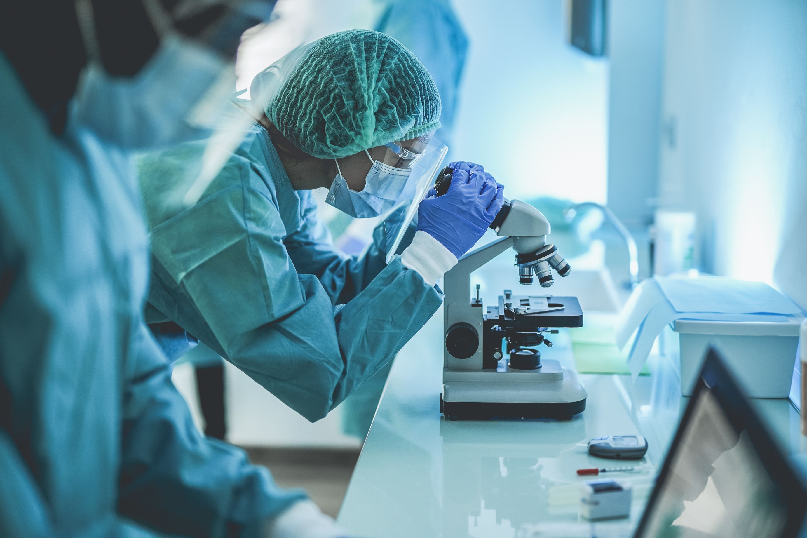 Investigadors en un laboratori | iStock Investigadors en un laboratori | iStock