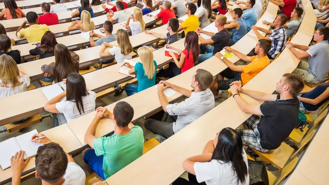 Diversos estudiants de filologia catalana a una universitat de Catalunya | iStock Diversos estudiants de filologia catalana a una universitat de Catalunya | iStock