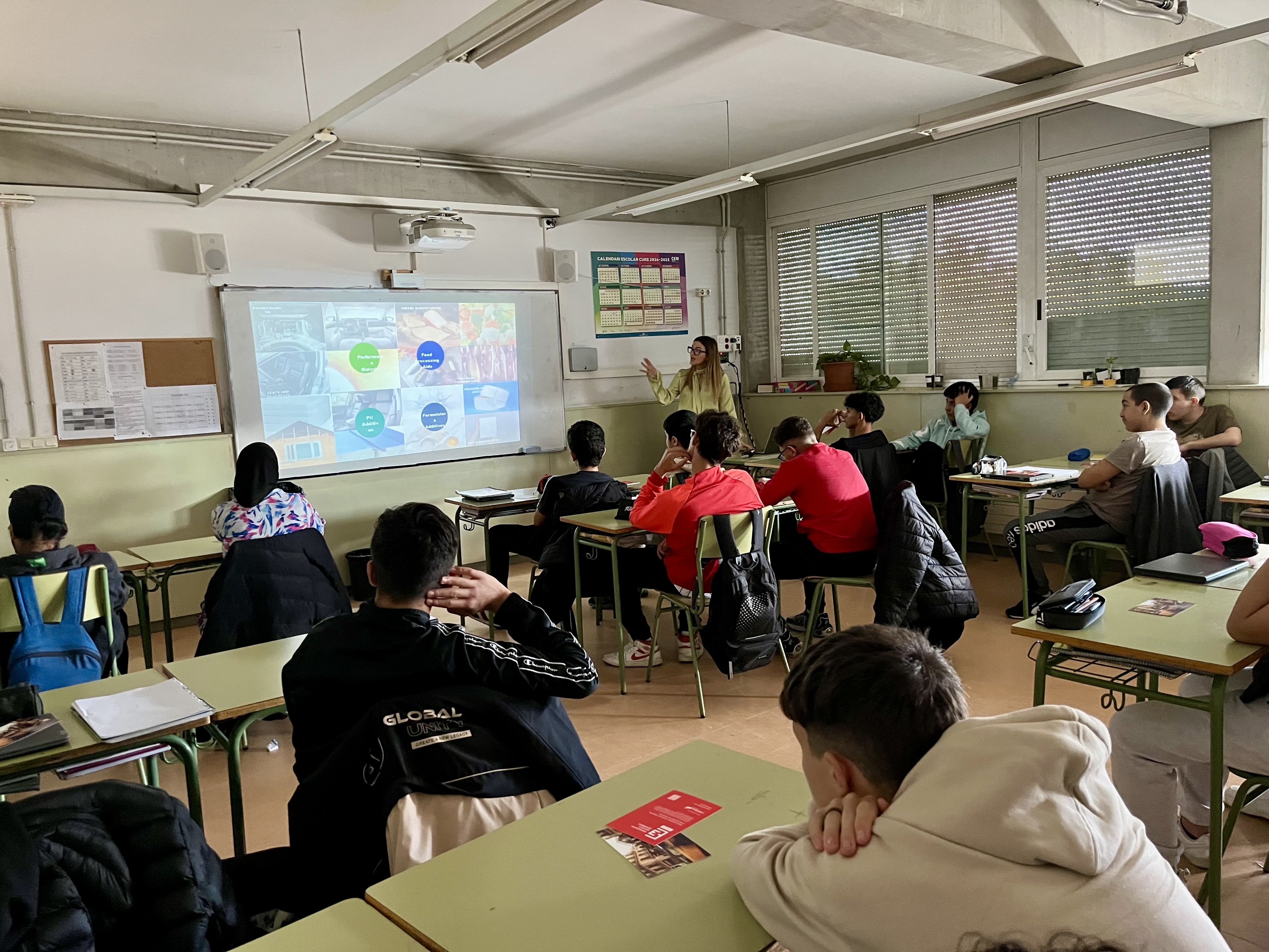 Una sessió d’Astrid Guàrdia Riera d’aquest curs a Institut Santa Eugènia de Girona amb alumnes de 4t d’ESO | Femcat Una sessió d’Astrid Guàrdia Riera d’aquest curs a Institut Santa Eugènia de Girona amb alumnes de 4t d’ESO | Femcat