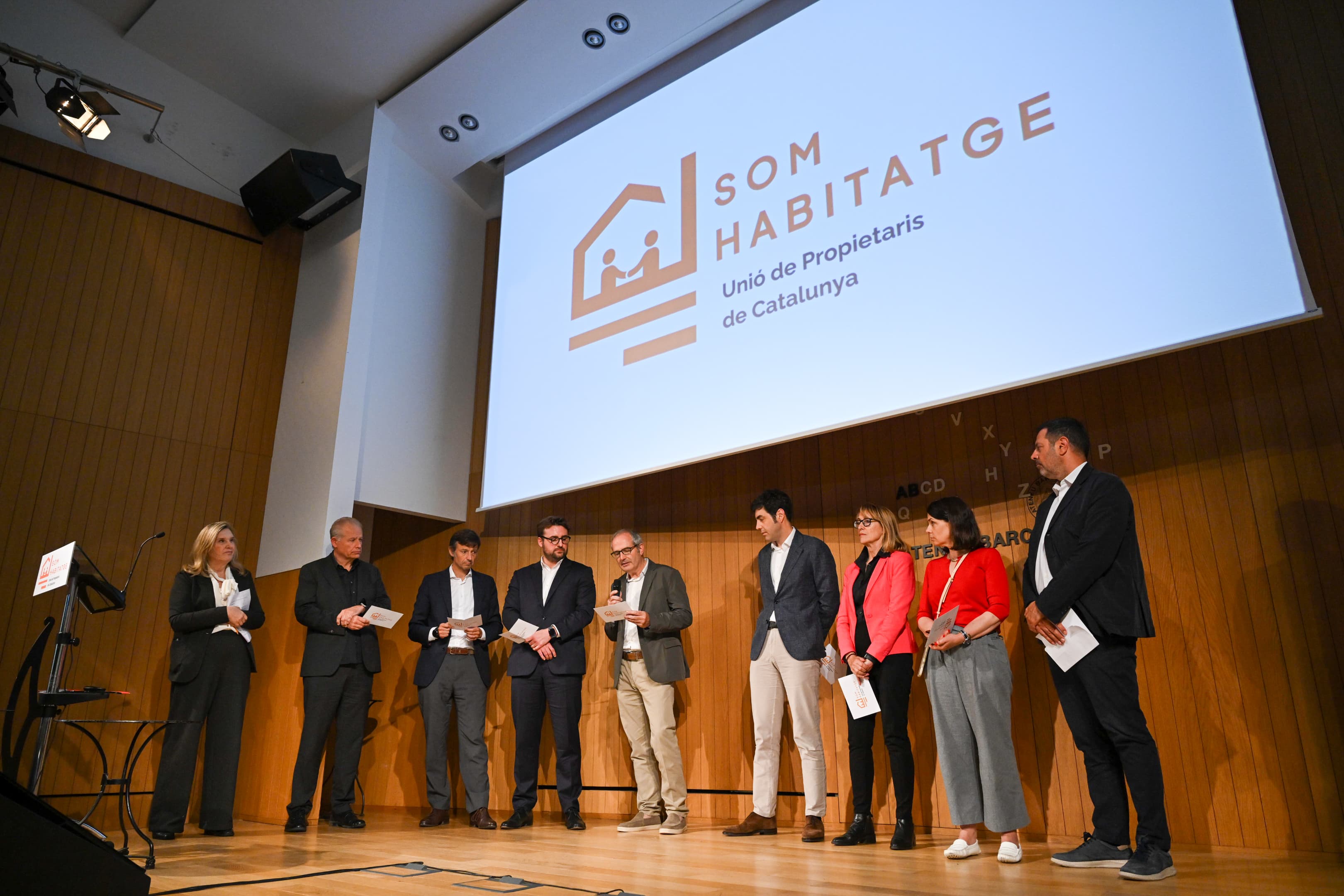 Som Habitatge s'ha presentat a la població civil en un acte a l'Ateneu Barcelonès | Cedida Som Habitatge s'ha presentat a la població civil en un acte a l'Ateneu Barcelonès | Cedida