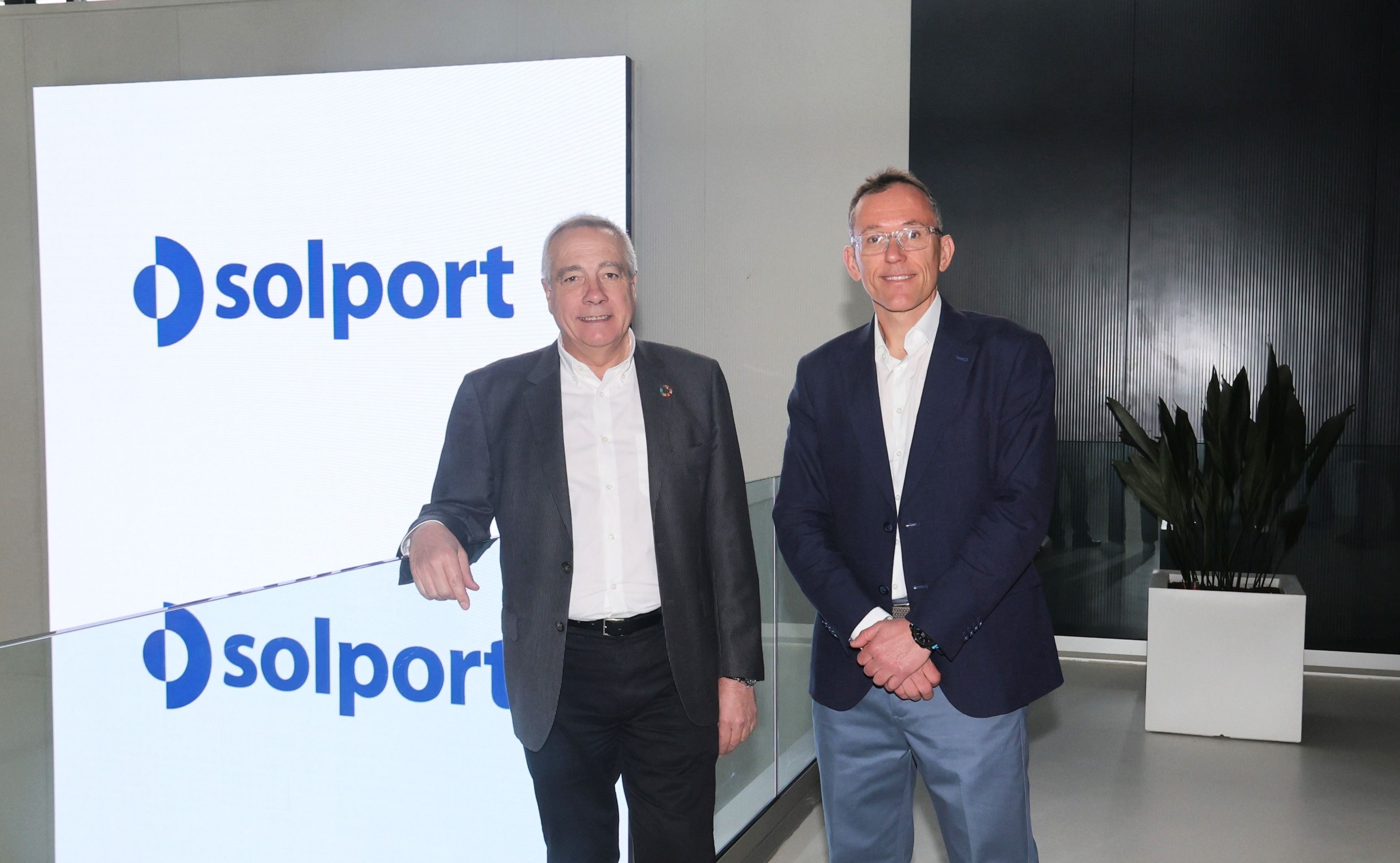 Pere Navarro, junto al director de Solport, Santiago Gómez | Cedida Pere Navarro, junto al director de Solport, Santiago Gómez | Cedida