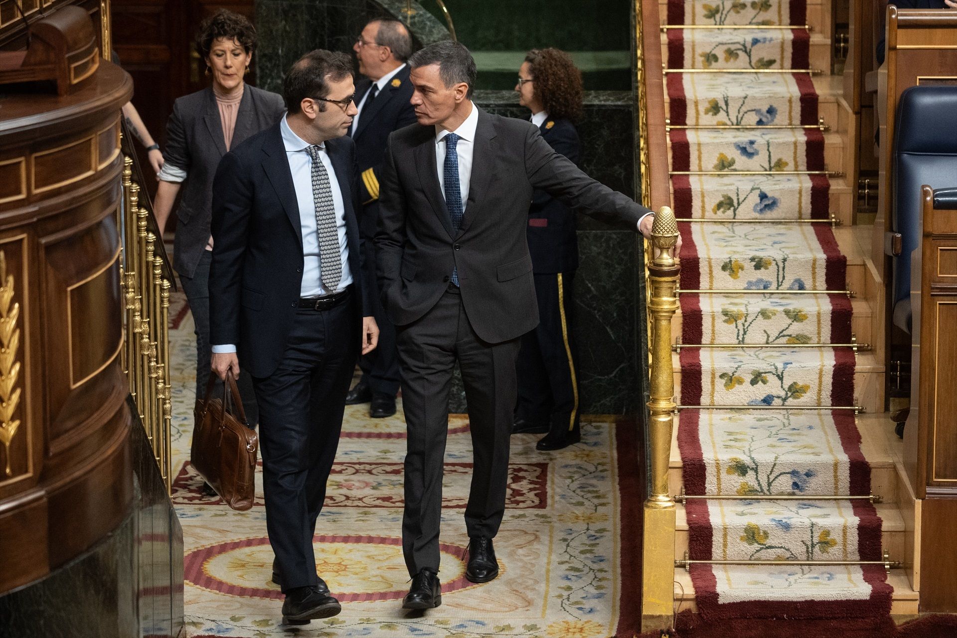 El ministre d'Economia, Comerç i Empresa, Carlos Cuerpo; i el president del govern espanyol, Pedro Sánchez al Congrés dels Diputats | Europa Press El ministre d'Economia, Comerç i Empresa, Carlos Cuerpo; i el president del govern espanyol, Pedro Sánchez al Congrés dels Diputats | Europa Press