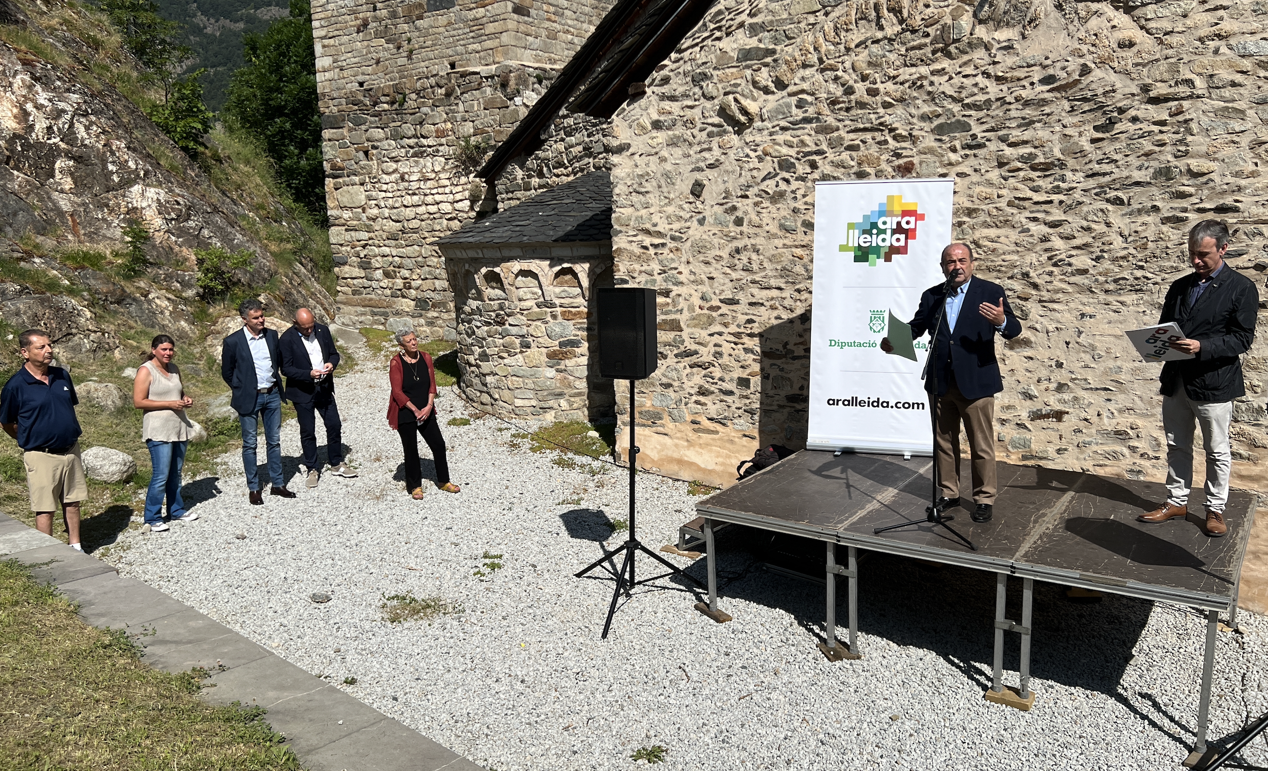 El vicepresident del Patronat de Turisme de la Diputació de Lleida, Juan Antonio Serrano, presentant la temporada turística d'estiu acompanyat per representants de diversos sectors | Cedida El vicepresident del Patronat de Turisme de la Diputació de Lleida, Juan Antonio Serrano, presentant la temporada turística d'estiu acompanyat per representants de diversos sectors | Cedida