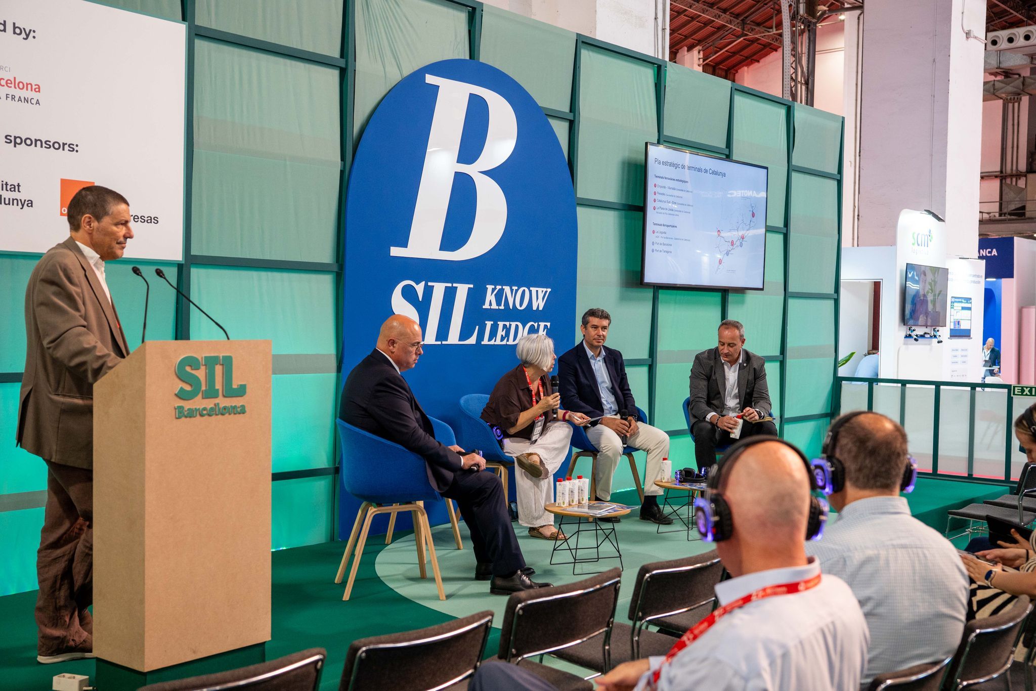 Els ponents de la sessió del SIL 2025 dedicada a les terminals intermodals de mercaderies | @SILbarcelona / X Els ponents de la sessió del SIL 2025 dedicada a les terminals intermodals de mercaderies | @SILbarcelona / X