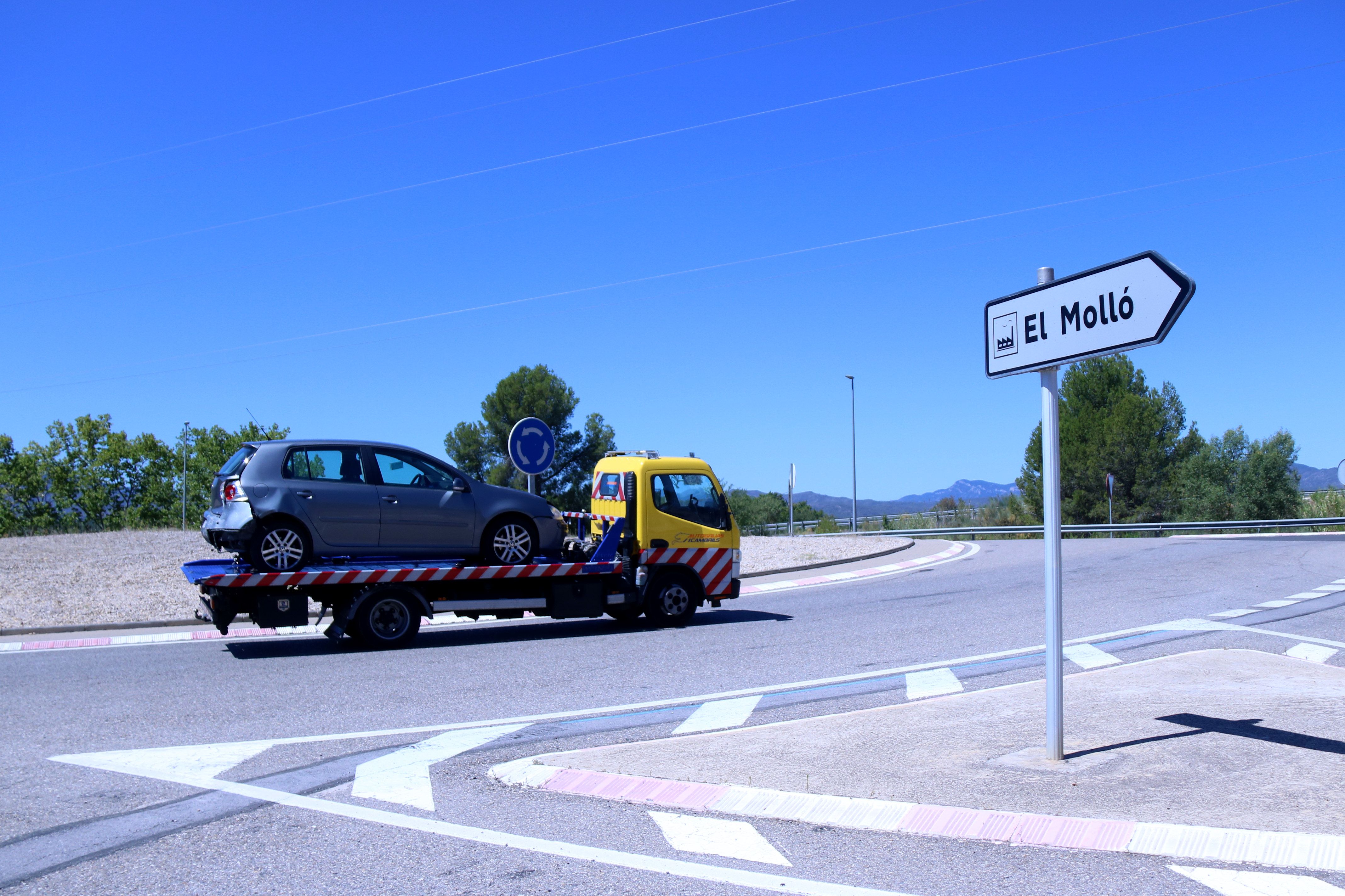 Rotonda d'accés al polígon industrial del Molló des de la C-12 | Jordi Marsal / ACN Rotonda d'accés al polígon industrial del Molló des de la C-12 | Jordi Marsal / ACN