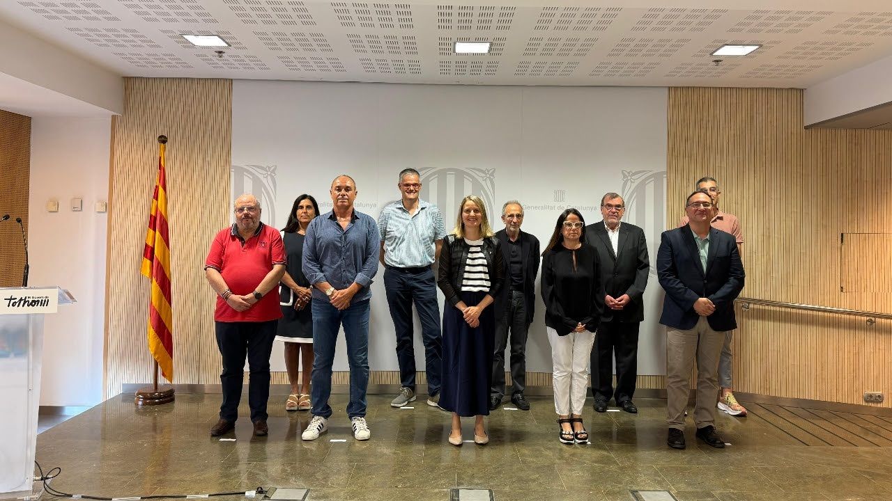 La consellera de Drets Socials i Inclusió de la Generalitat, Mònica Martínez Bravo, amb representantes de les patronals i els sindicats del sector social | Cedida La consellera de Drets Socials i Inclusió de la Generalitat, Mònica Martínez Bravo, amb representantes de les patronals i els sindicats del sector social | Cedida