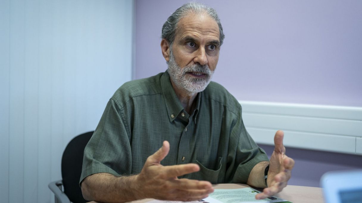 Alejandro Sánchez explicant el funcionament de l'Oficina de Relacions Industrials del Sincrotró Alba | Mireia Comas Alejandro Sánchez explicant el funcionament de l'Oficina de Relacions Industrials del Sincrotró Alba | Mireia Comas