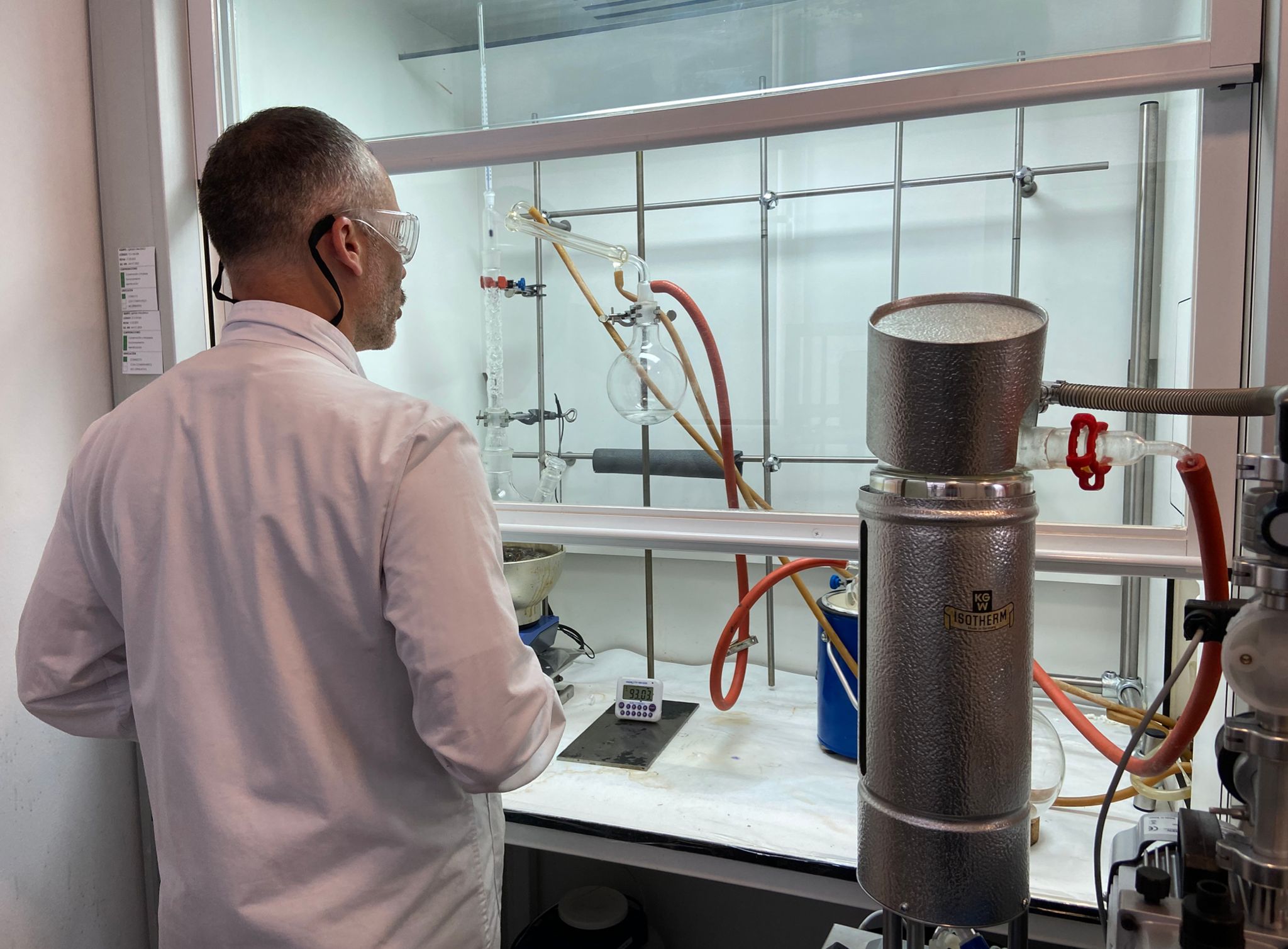 Un dels investigadors de Cuantum Medical, al laboratori de la companyia | Cedida