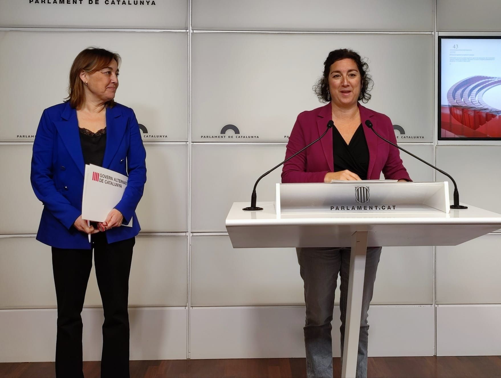 Portaveu del PSC al Parlament, Alícia Romero, i la diputada Sílvia Paneque en roda de premsa | EP