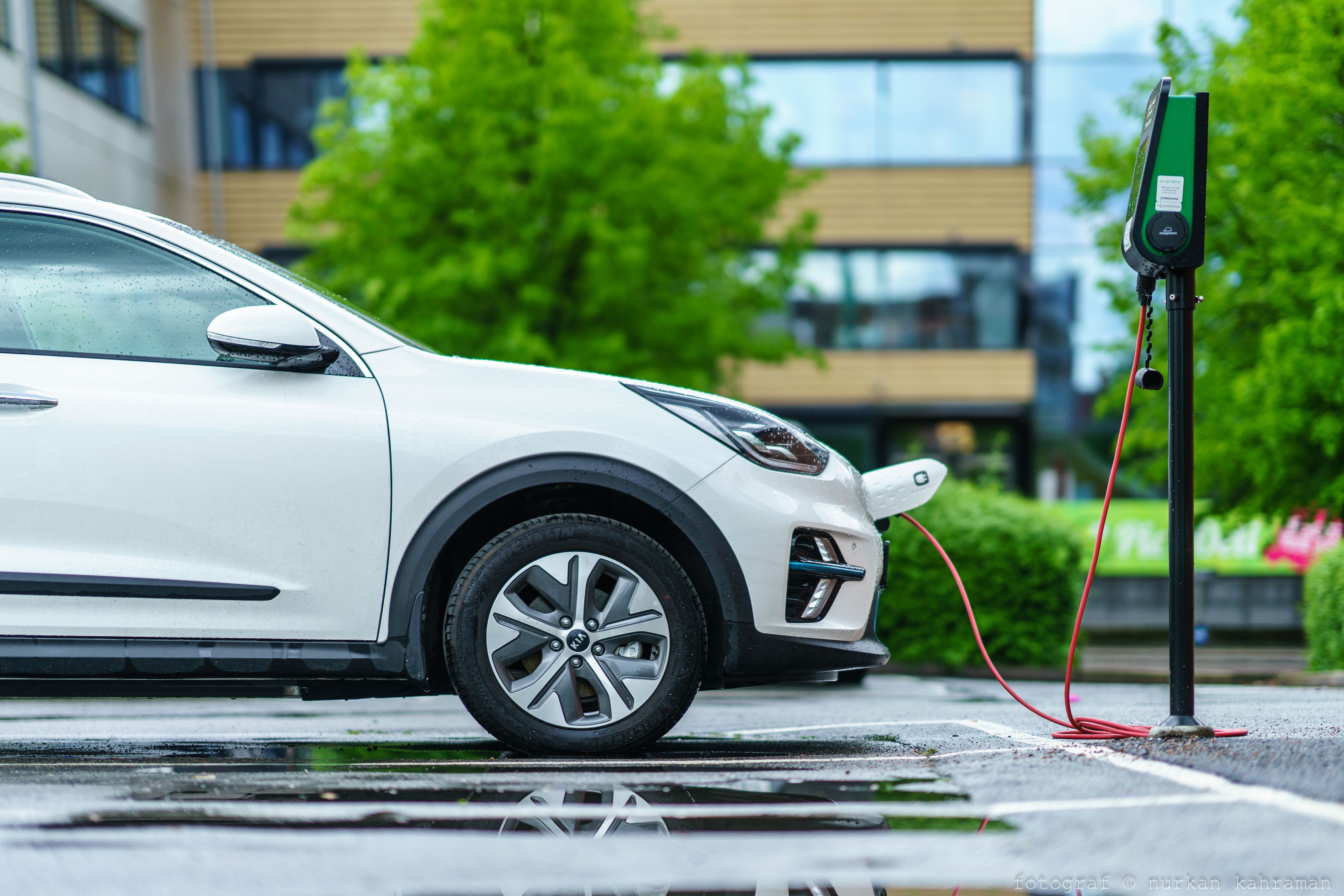 Els vehicles amb distintius 'Eco' i 'Zero' representen el 7% del parc mòbil de Catalunya, quan el 2021 eren només el 3%