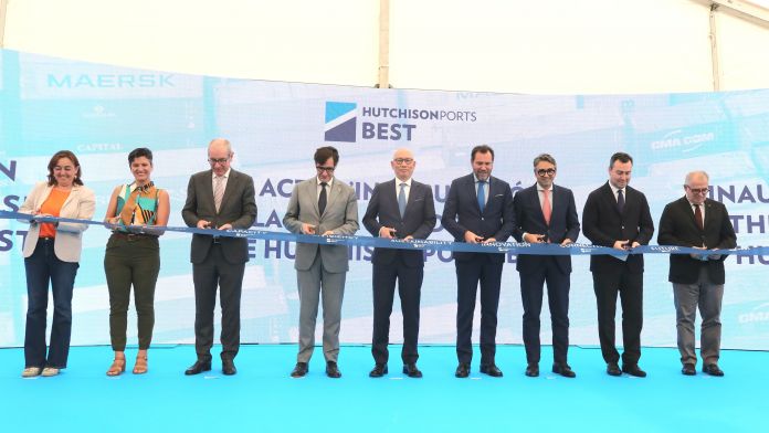 Amb una inversió de 150 milions d’euros, la instal·lació comptarà ara amb un total de 34 blocs semiautomatitzats de distribució Amb una inversió de 150 milions d’euros, la instal·lació comptarà ara amb un total de 34 blocs semiautomatitzats de distribució