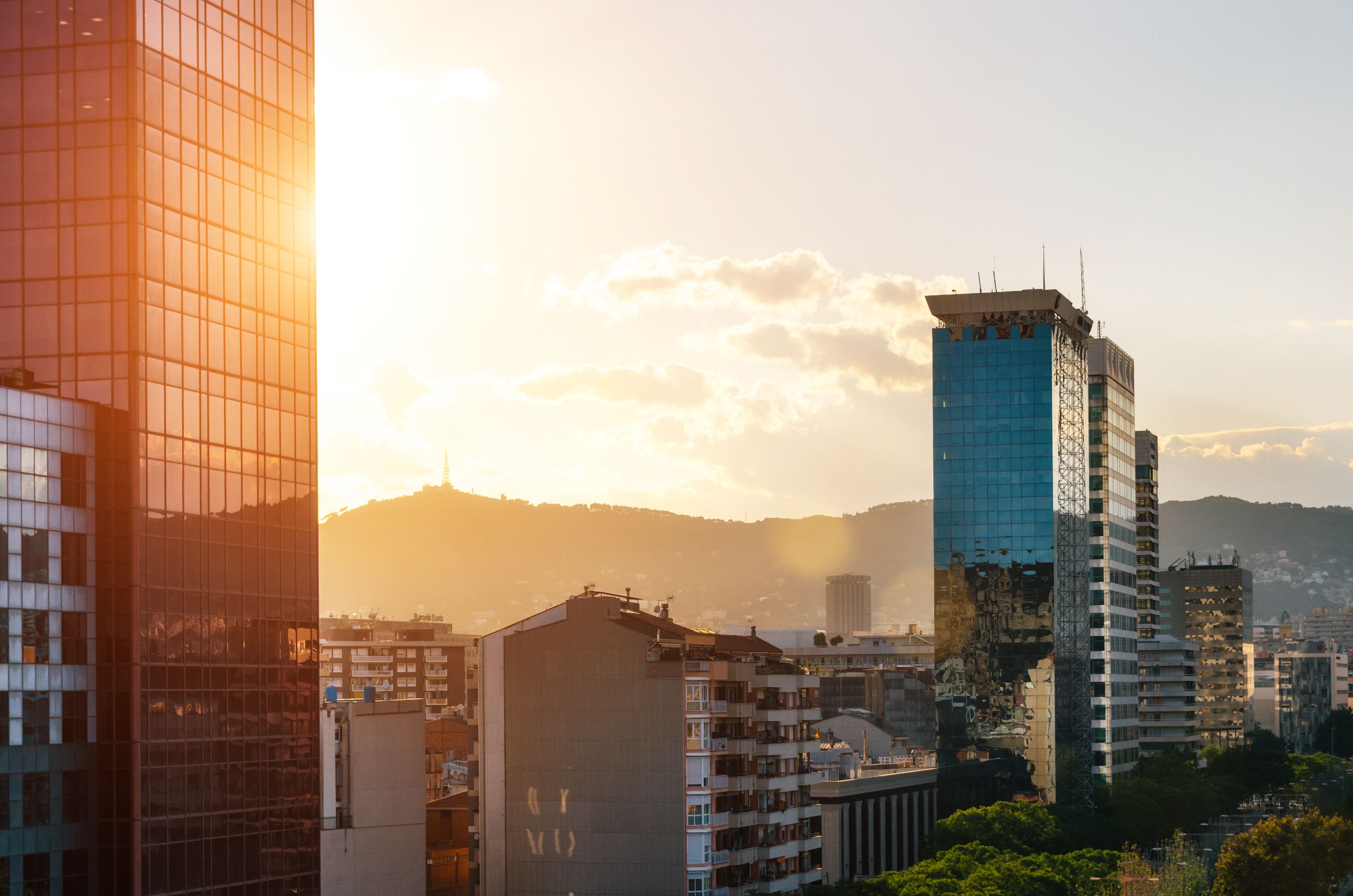 Gratacels a la ciutat de Barcelona | iStock Gratacels a la ciutat de Barcelona | iStock