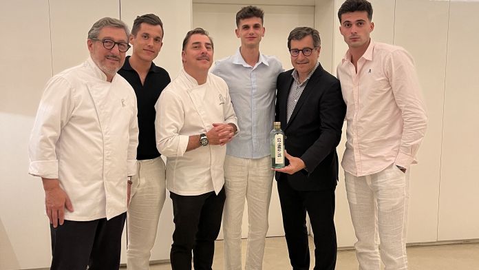 Els cofundadors de Sa Tuna Gin amb els Germans Roca
