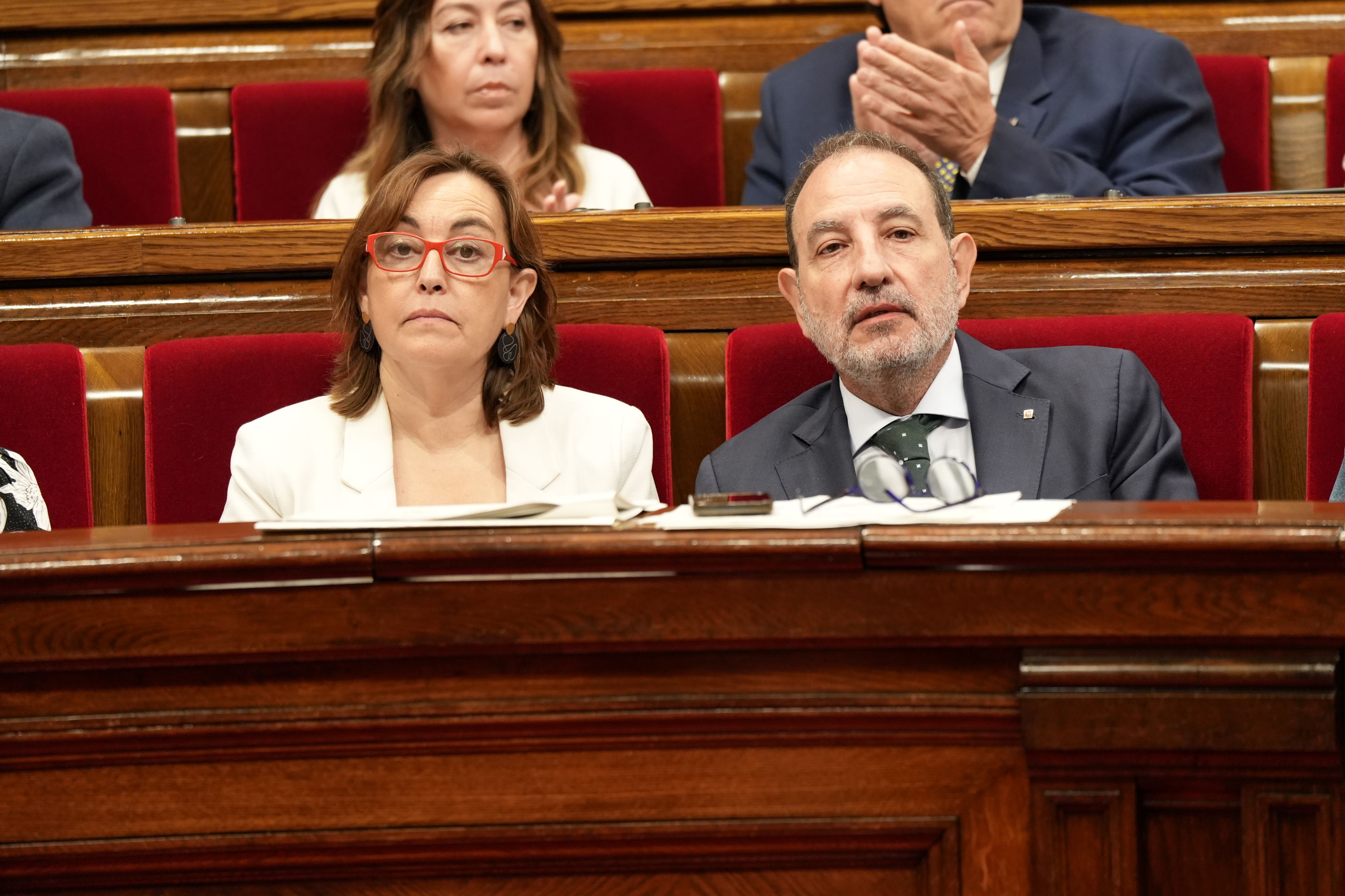 La consellera de Territori, Sílvia Paneque, i el conseller de Justícia, Ramon Espadaler, al ple del Parlament | ACN La consellera de Territori, Sílvia Paneque, i el conseller de Justícia, Ramon Espadaler, al ple del Parlament | ACN