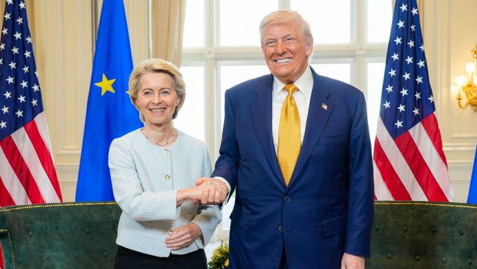 Ursula von der Leyen y Donald Trump después de llegar a un acuerdo comercial | Europa Press Ursula von der Leyen y Donald Trump después de llegar a un acuerdo comercial | Europa Press