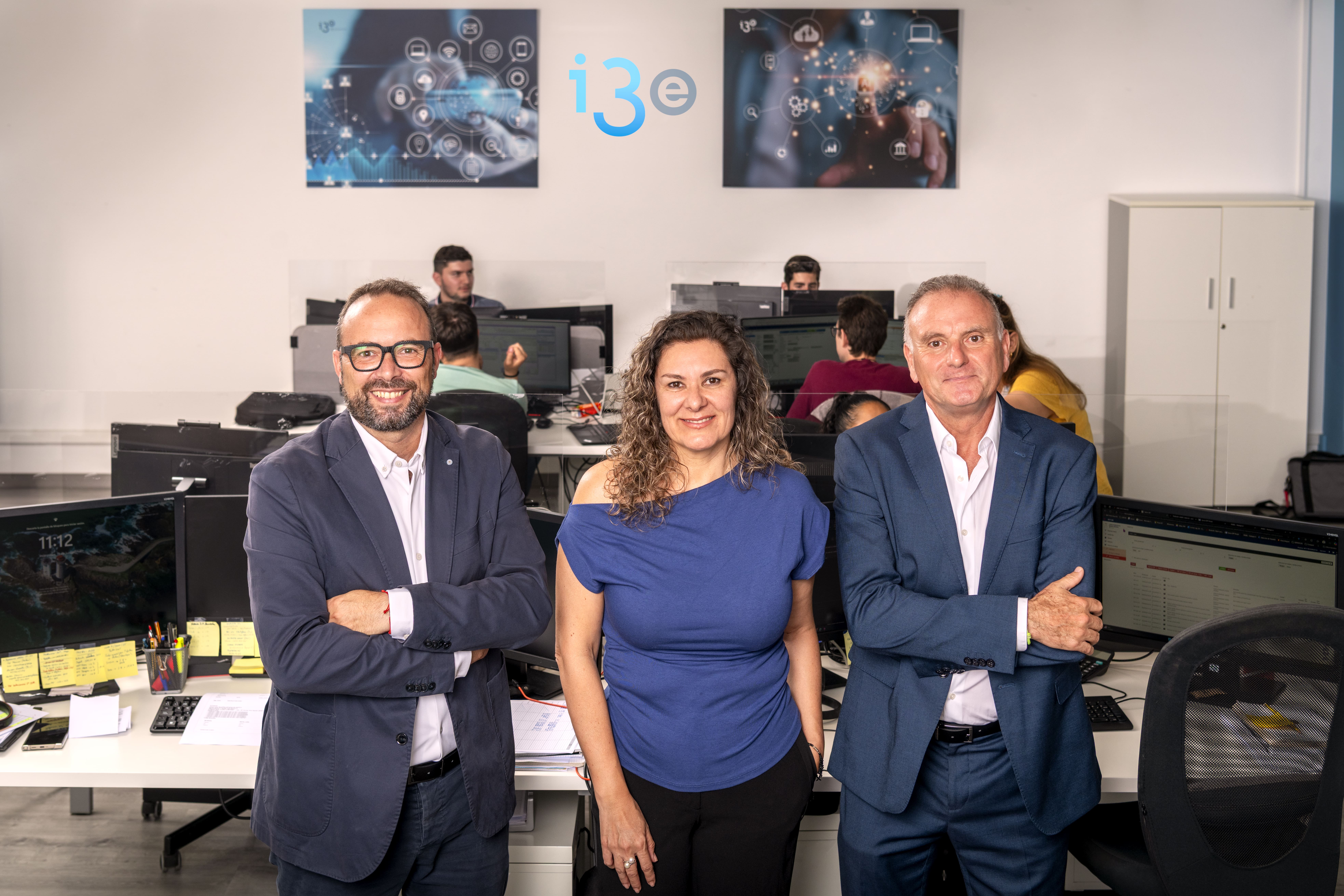 Sergio García Estradera, gerent d'I3e, Eva Cifuentes, directora de RRHH i Francisco García, CEO i fundador d'i3e | Cedida Sergio García Estradera, gerent d'I3e, Eva Cifuentes, directora de RRHH i Francisco García, CEO i fundador d'i3e | Cedida