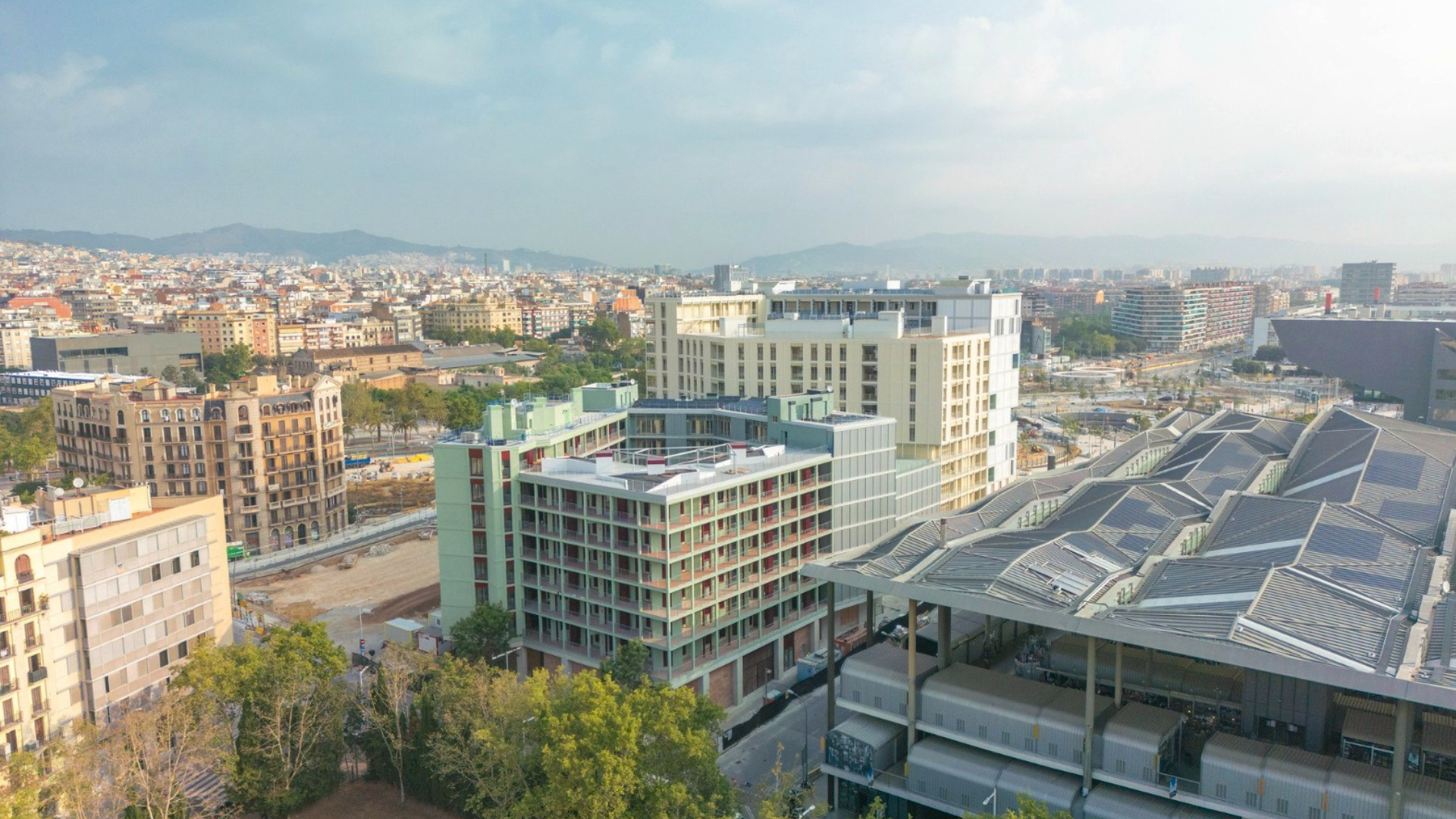 Aèria dels habitatges protegits de la promoció Illa Glòries | Ajuntament de Barcelona