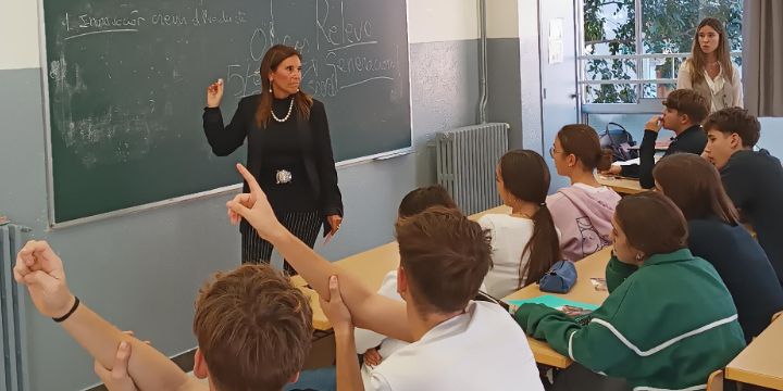 Una de les sessions del programa Escola i Empresa | FemCat Una de les sessions del programa Escola i Empresa | FemCat