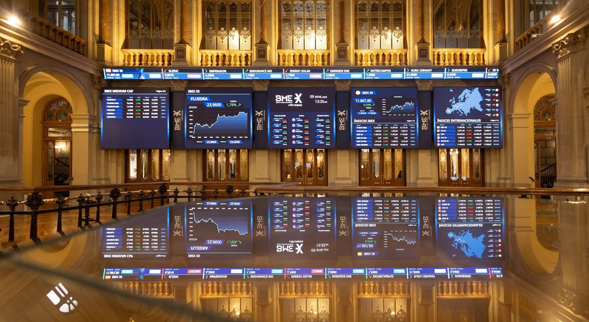 Panells de l'Ibex-35 al Palau de la Borsa de Madrid | Europa Press