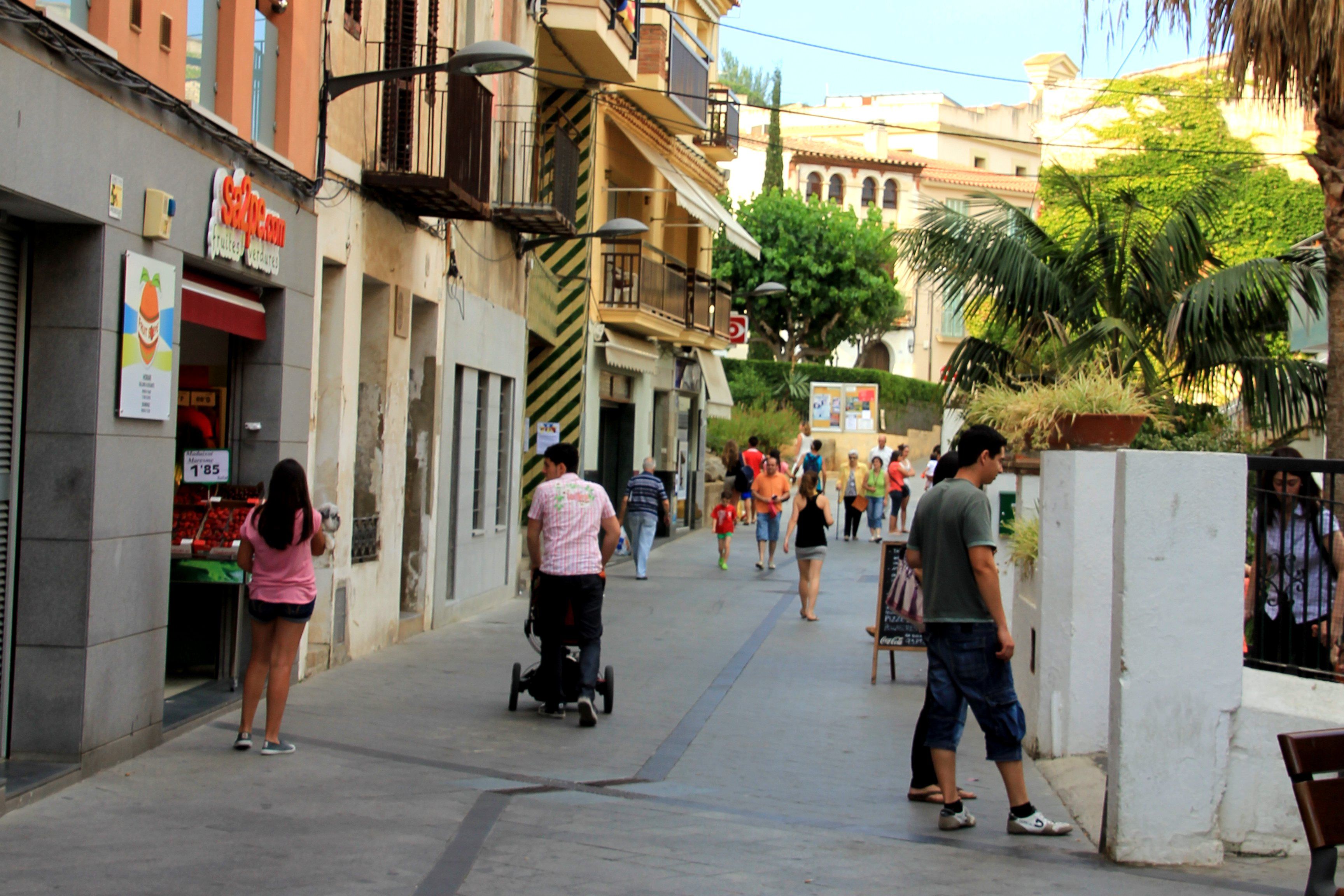El carrer de Munt, la principal artèria comercial de Sant Andreu de Llavaneres | Jordi Pujolar / ACN El carrer de Munt, la principal artèria comercial de Sant Andreu de Llavaneres | Jordi Pujolar / ACN