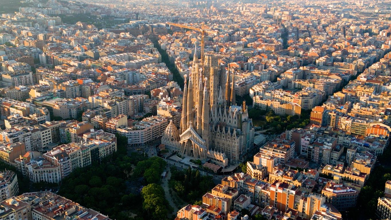 ‘Work From Anywhere’ destaca les infraestructures, la connectivitat digital, el clima i l'oferta cultural i gastronòmica de Barcelona | Vunav V / iStock