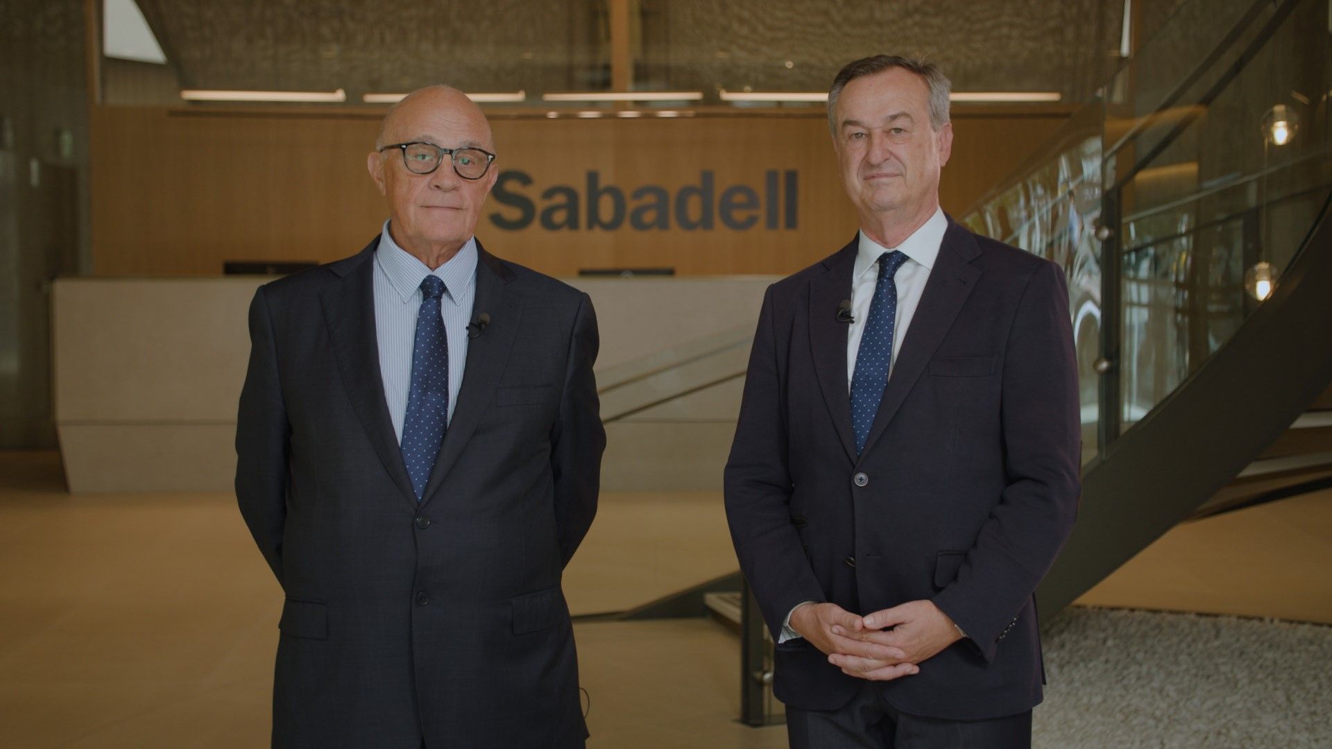 Josep Oliu i César González-Bueno a la seu operativa del Banc Sabadell | Cedida