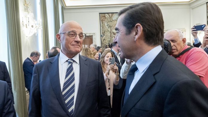 Tal vegada, es podria acceptar l’oferta si l’accionista del Banc Sabadell hagués de donar 4,62 accions per rebre a canvi una del BBVA i 2,4 euros | Europa Press
