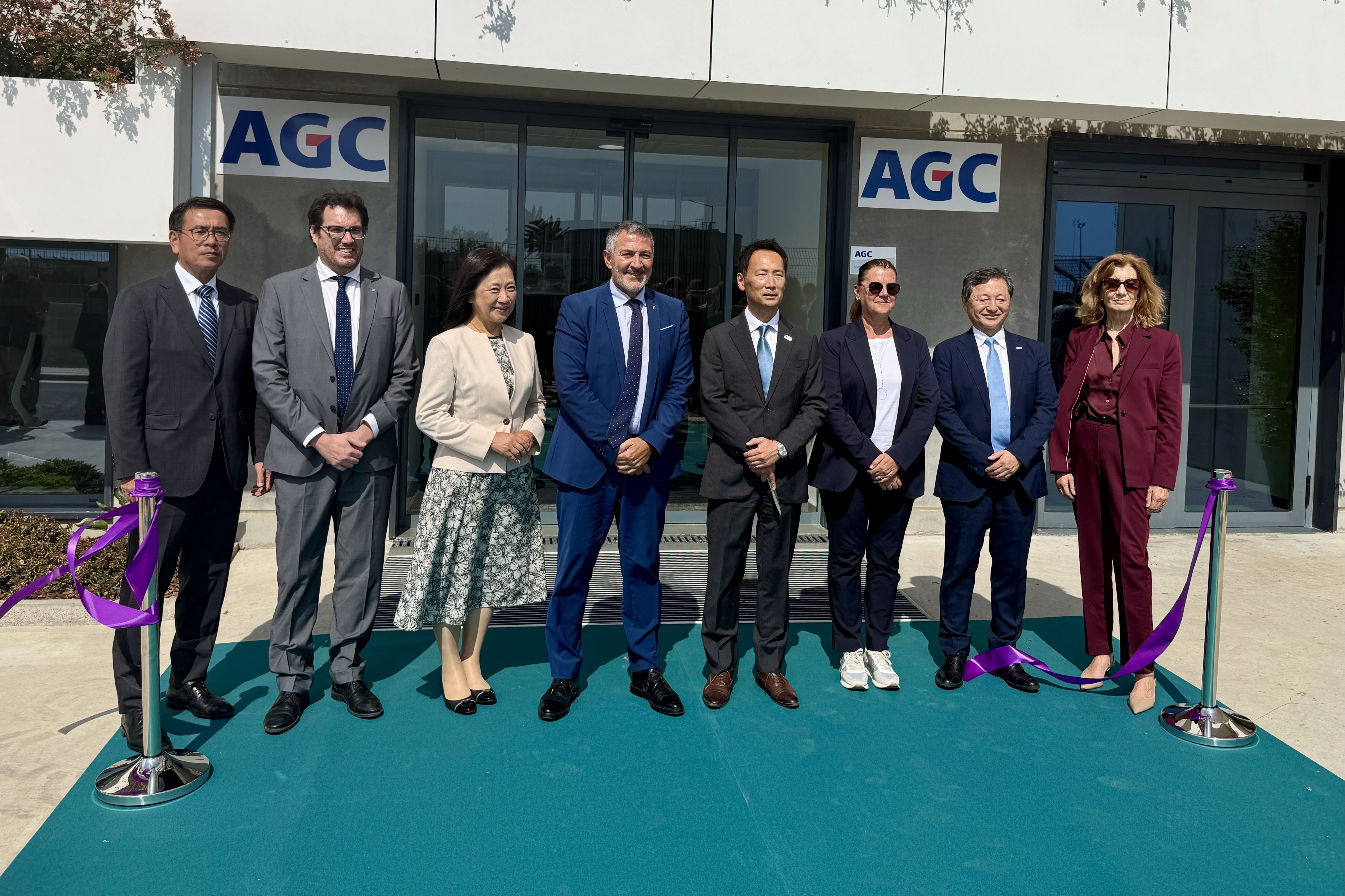 Foto de familia de la inauguración de la nueva planta de fabricación de AGC Pharma | ACN