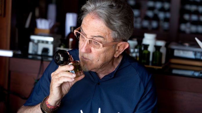 Ramón Monegal és nascut a Barcelona membre de la quarta generació de la família de perfumistes fundadors de la mítica casa Myrurgia Ramón Monegal és nascut a Barcelona membre de la quarta generació de la família de perfumistes fundadors de la mítica casa Myrurgia