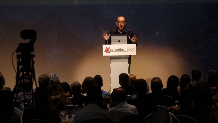 Daniel Innerarity, durant la conferència ‘El futur de la democràcia a Europa’, organitzada per Cornellà Creació Fòrum | Gabriel Cazado