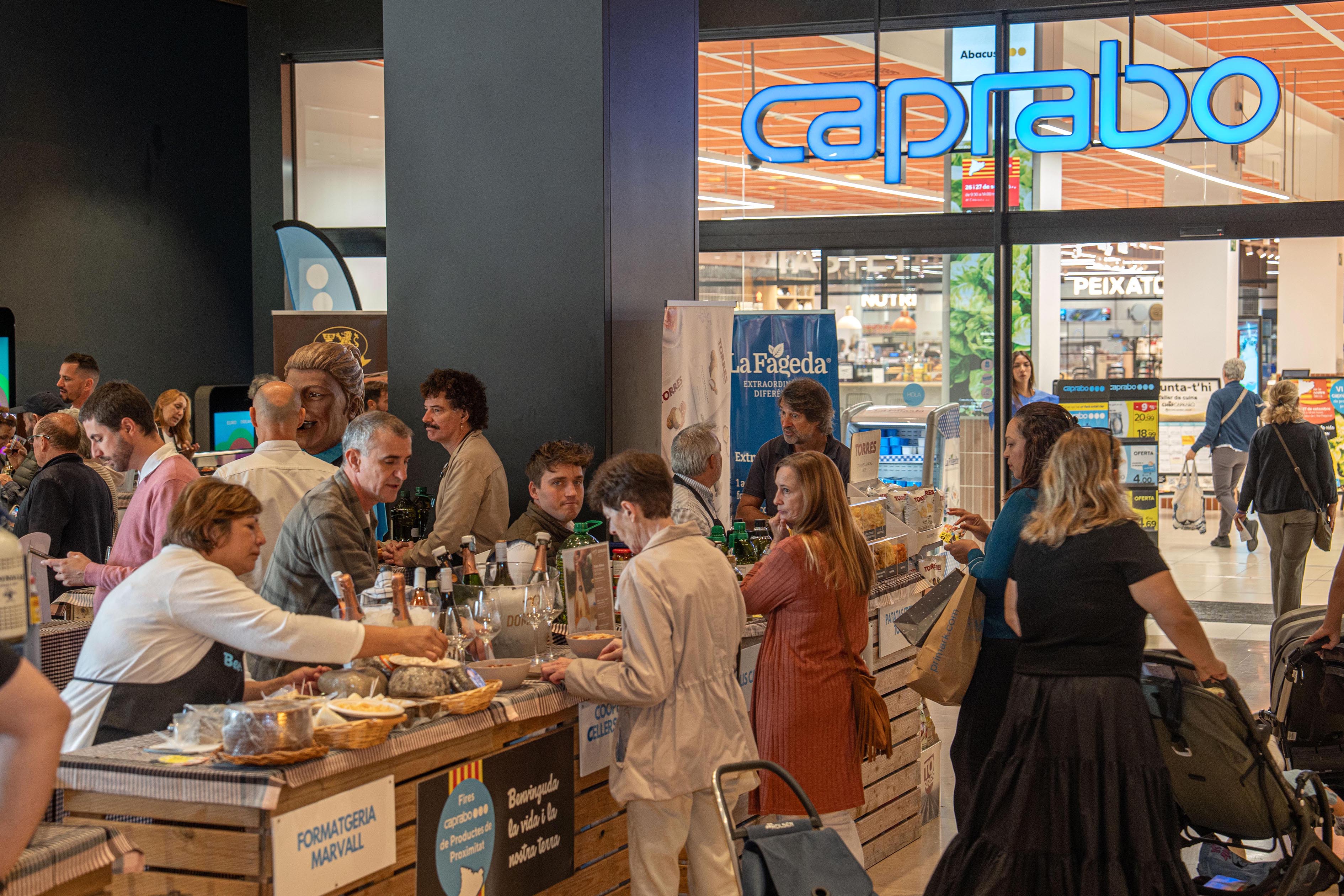 La VI Fira Caprabo de Productos de Proximidad de Barcelona se ha celebrado los días 26 y 27 de septiembre en el supermercado de l'Illa Diagonal | Cedida