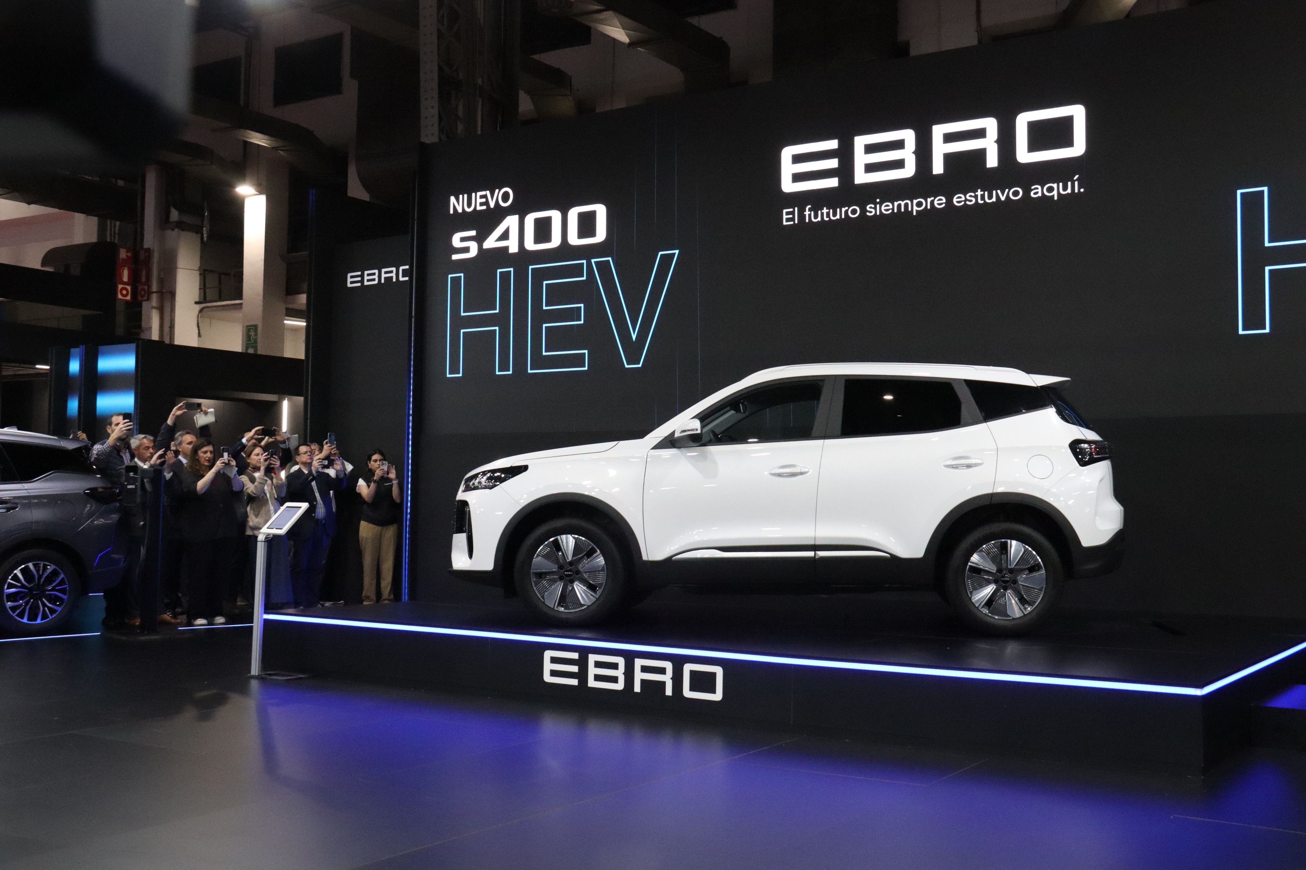 Imatges de l'Ebro 400, el nou model presentat per l'empresa que fabrica a la Zona Franca de Barcelona | Aina Martí / ACN 