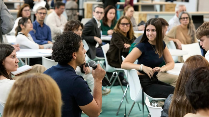 Un participante interviene en una de las actividades del Bizbarcelona | @bizbarcelona Un participante interviene en una de las actividades del Bizbarcelona | @bizbarcelona