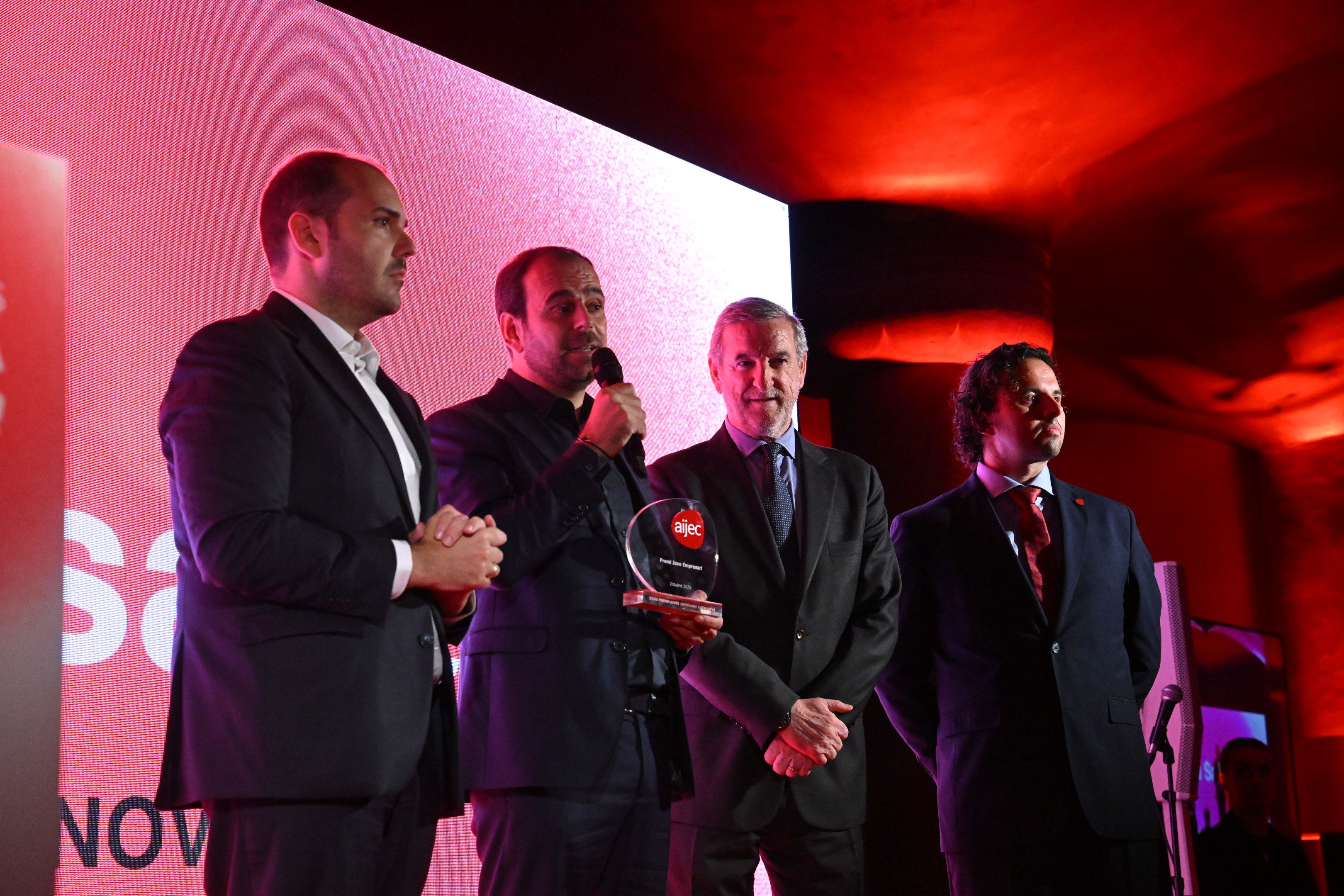 Entrega de uno de los reconocimientos empresariales de la AIJEC | Albert Canalejo 