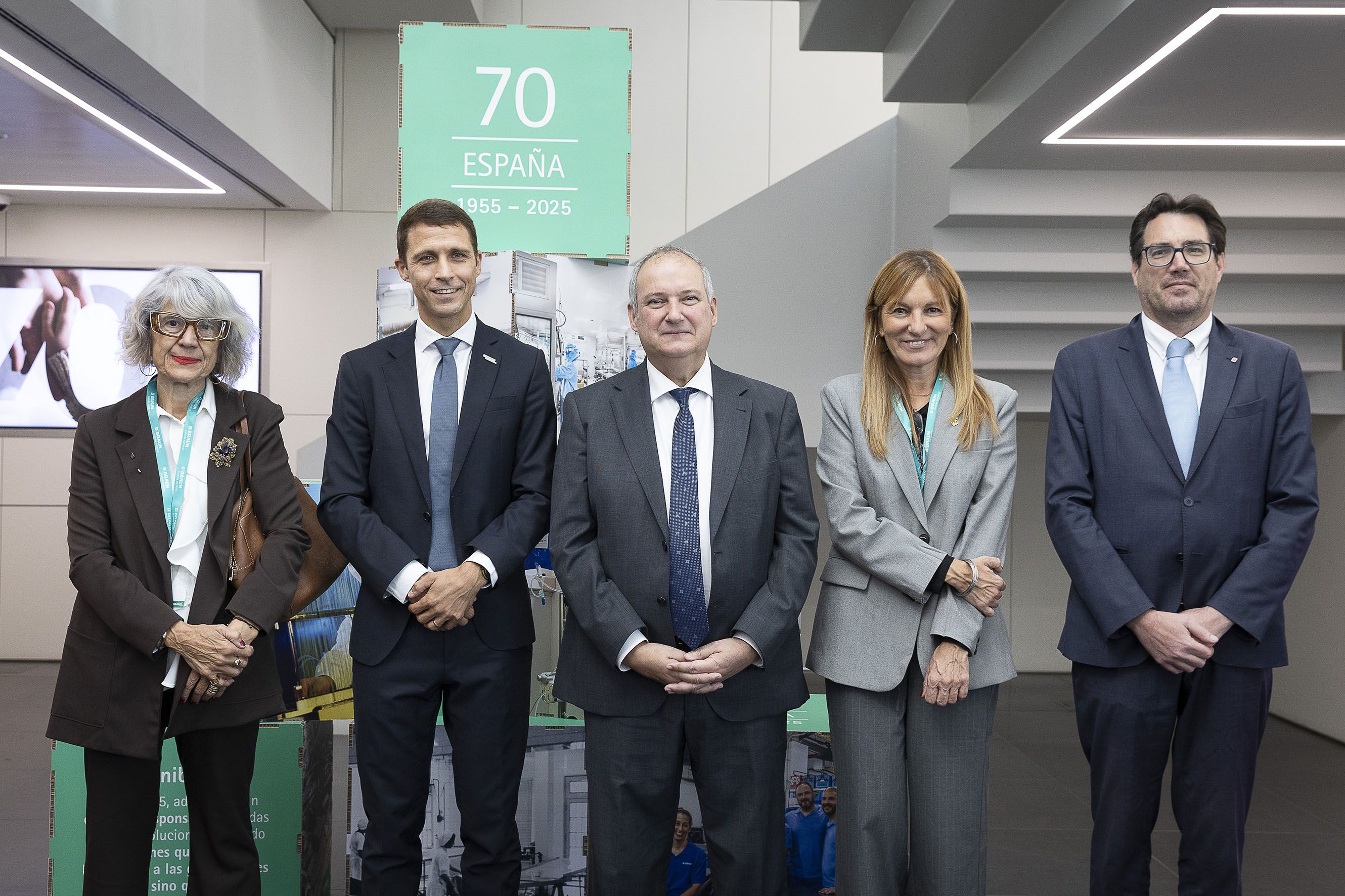 Candela Calle, gerent de la Regió Sanitària Barcelona Metropolitana Nord, Christoph Muller, conseller delegat de B. Braun Espanya, Jordi Hereu, ministre d'Inústria i Turisme, Ana María Martínez, alcaldesa de Rubí i Jaume Baró, secretari d'Empresa i Competitivitat i conseller delegat d'Acció | Cedida Candela Calle, gerent de la Regió Sanitària Barcelona Metropolitana Nord, Christoph Muller, conseller delegat de B. Braun Espanya, Jordi Hereu, ministre d'Inústria i Turisme, Ana María Martínez, alcaldesa de Rubí i Jaume Baró, secretari d'Empresa i Competitivitat i conseller delegat d'Acció | Cedida