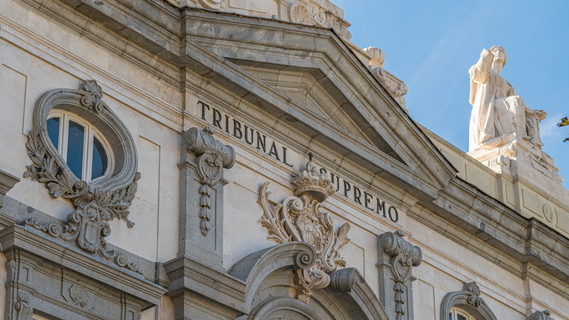 Fachada de la sede del Tribunal Supremo, en Madrid | iStock