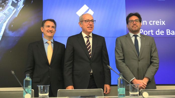 Jaume Baró, secretari d'Empresa i Competitivitat i conseller delegat d'ACCIÓ, José Alberto Carbonell, president del Port de Barcelona, Andrés Martín, fundador i CEO d'Elian, i Àlex Garcia, director general del Port de Barcelona. Jaume Baró, secretari d'Empresa i Competitivitat i conseller delegat d'ACCIÓ, José Alberto Carbonell, president del Port de Barcelona, Andrés Martín, fundador i CEO d'Elian, i Àlex Garcia, director general del Port de Barcelona.