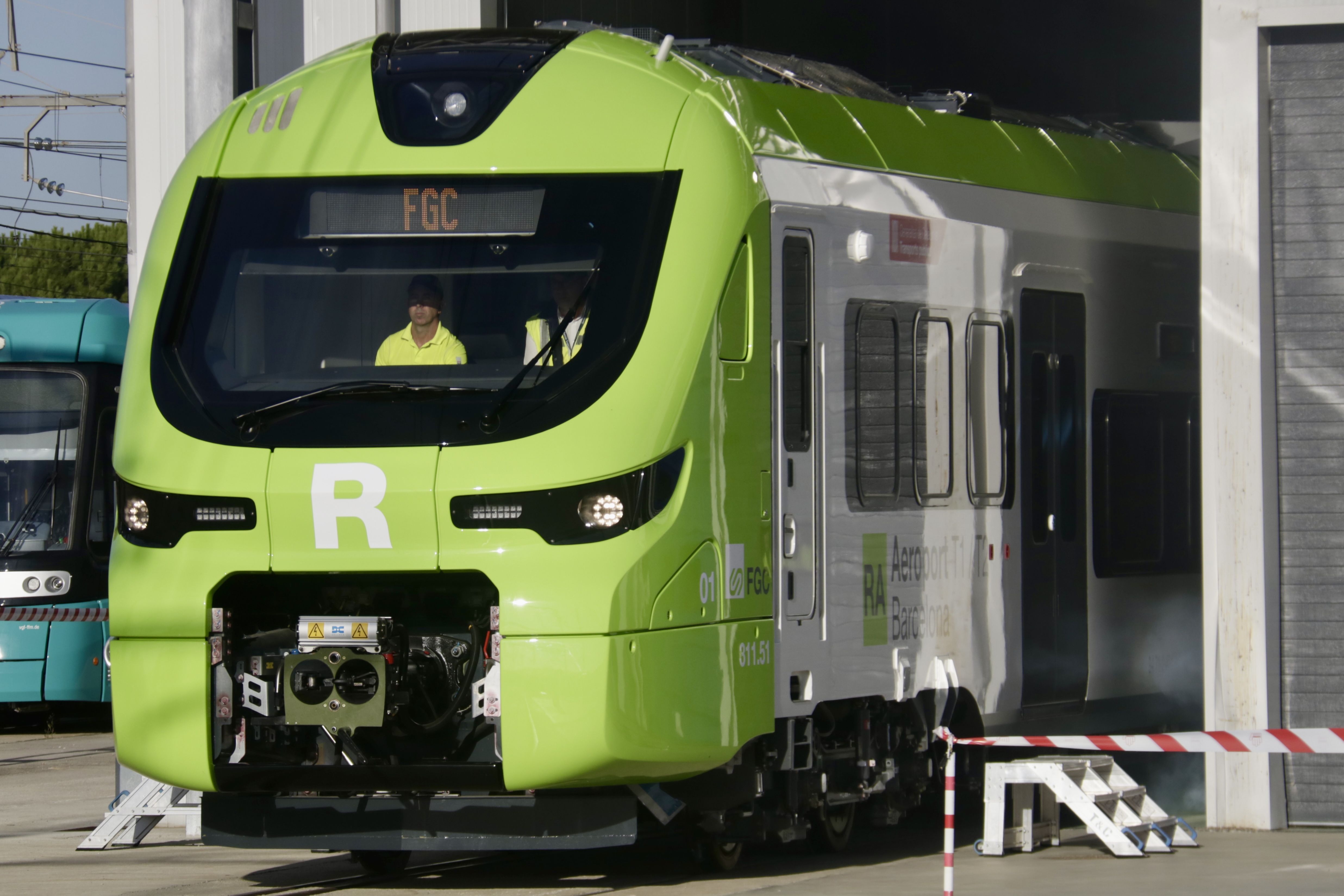 Sortida del primer tren de l'R-Aeroport de la fàbrica d'Alstom | Jordi Pujolar (ACN) Sortida del primer tren de l'R-Aeroport de la fàbrica d'Alstom | Jordi Pujolar (ACN)