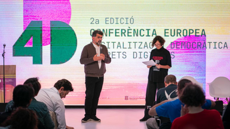 Genís Roca, president d'Accent Obert, i Simona Levi, fundadora d'Xnet | Cedida  Genís Roca, president d'Accent Obert, i Simona Levi, fundadora d'Xnet | Cedida