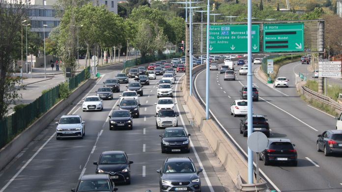 Coches circulando por la ronda de Dalt | Maria Asmarat (ACN)