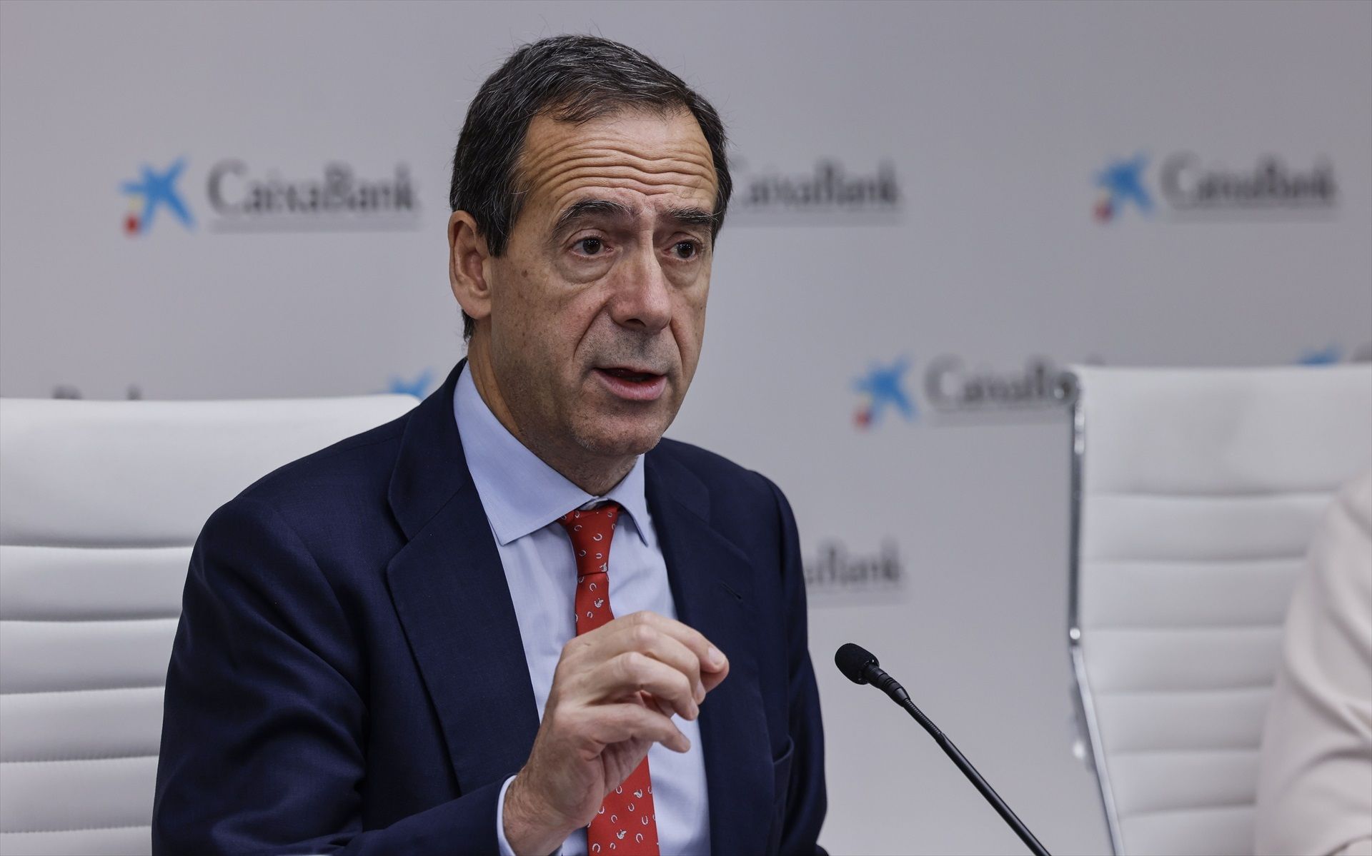 El conseller delegat de CaixaBank, Gonzalo Gortázar, durant la presentació de resultats de l'entitat aquest divendres a València | Europa Press
