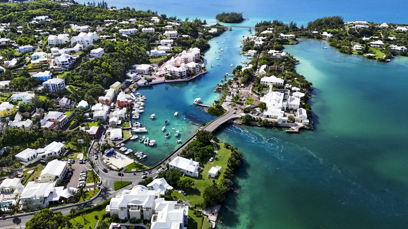 Vista aèria de l'illa de Bermuda, la principal de les 123 illes que conformen l'arxipèlag | Ashley Hense (iStock)