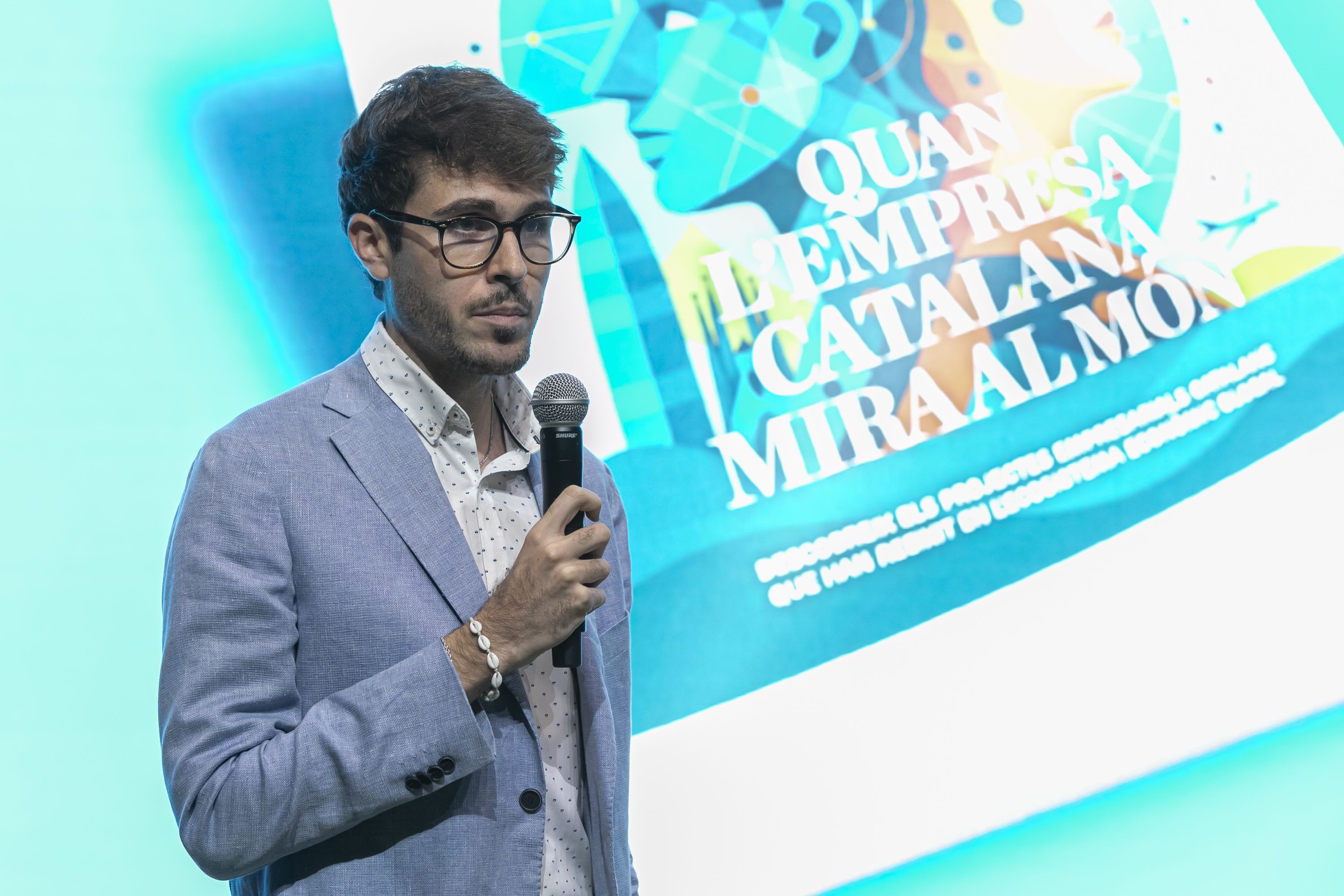 David Lombrana, cap de redacció de VIA Empresa, explicant les novetats del llibre | Marc Llibre