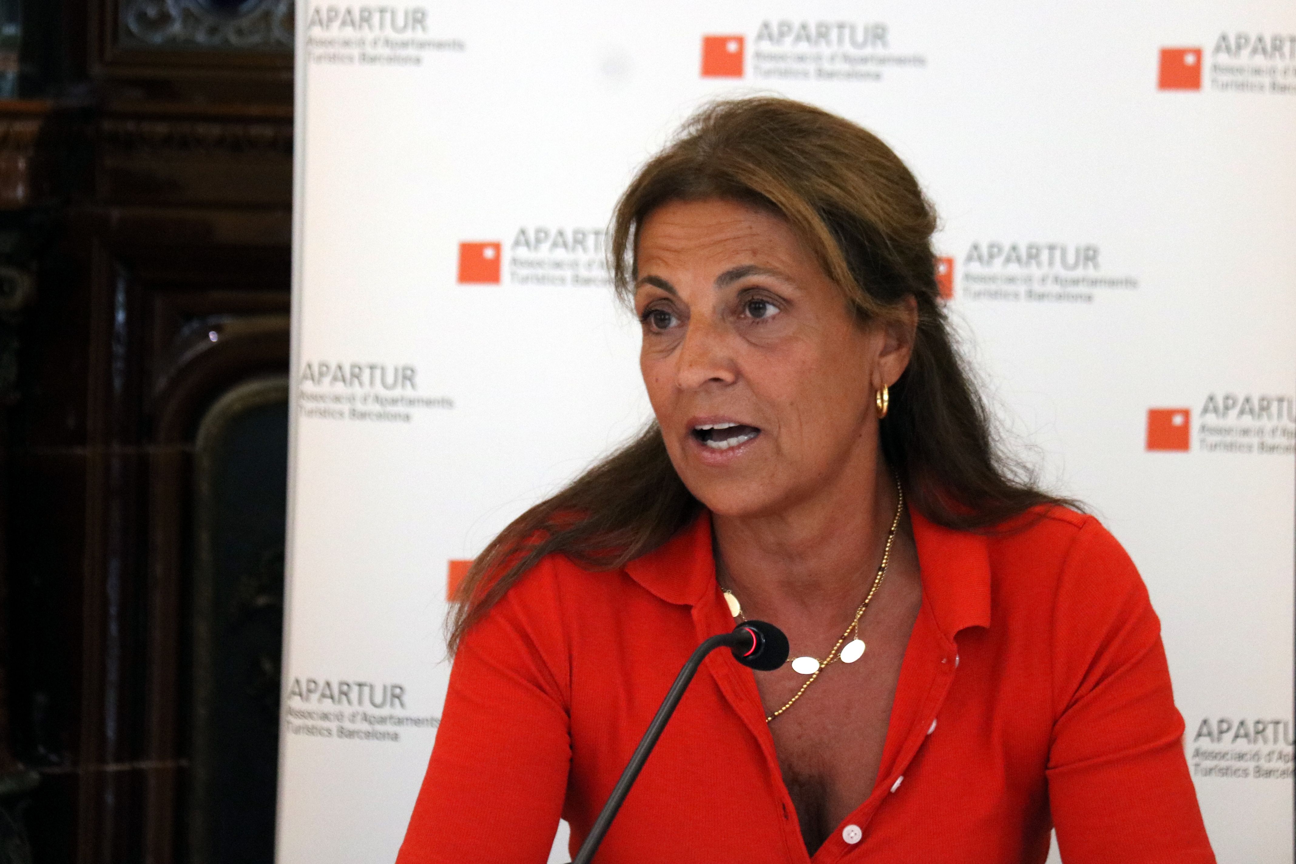 La directora general d'Apartur, Marian Muro, durant la roda de premsa per presentar Apartur Denuncia | Lluís Sibils (ACN) La directora general d'Apartur, Marian Muro, durant la roda de premsa per presentar Apartur Denuncia | Lluís Sibils (ACN)