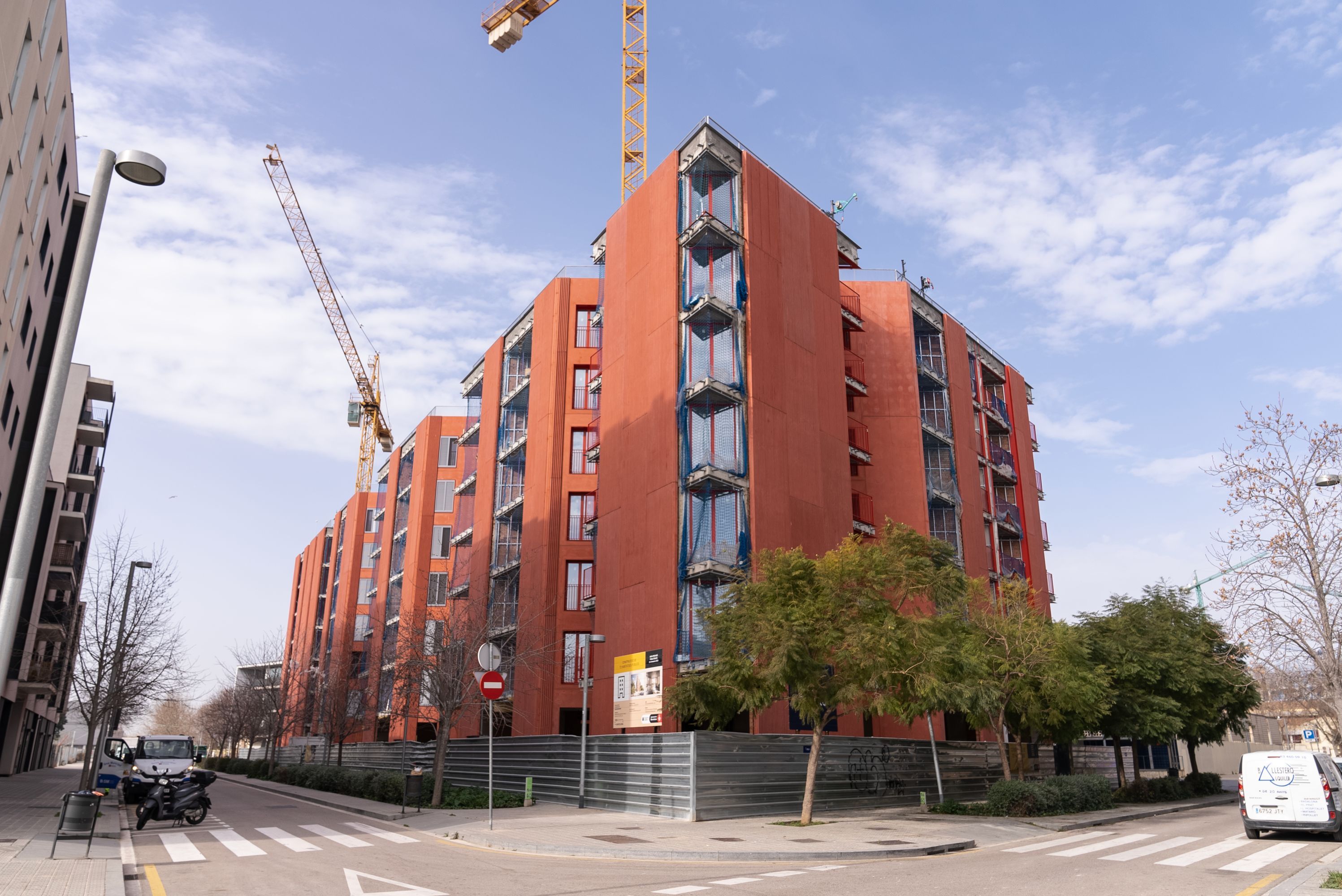 Exterior en construcció d'un dels habitatges de la promoció de la Marina del Prat Vermell de Barcelona | Martí Petit (Imatges Barcelona) Exterior en construcció d'un dels habitatges de la promoció de la Marina del Prat Vermell de Barcelona | Martí Petit (Imatges Barcelona)