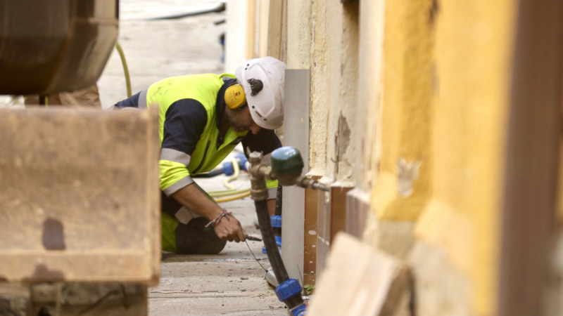 Obres al centre de Sant Iscle de Vallalta per fer millores en la xarxa d'aigua | Jordi Pujolar (ACN) Obres al centre de Sant Iscle de Vallalta per fer millores en la xarxa d'aigua | Jordi Pujolar (ACN)