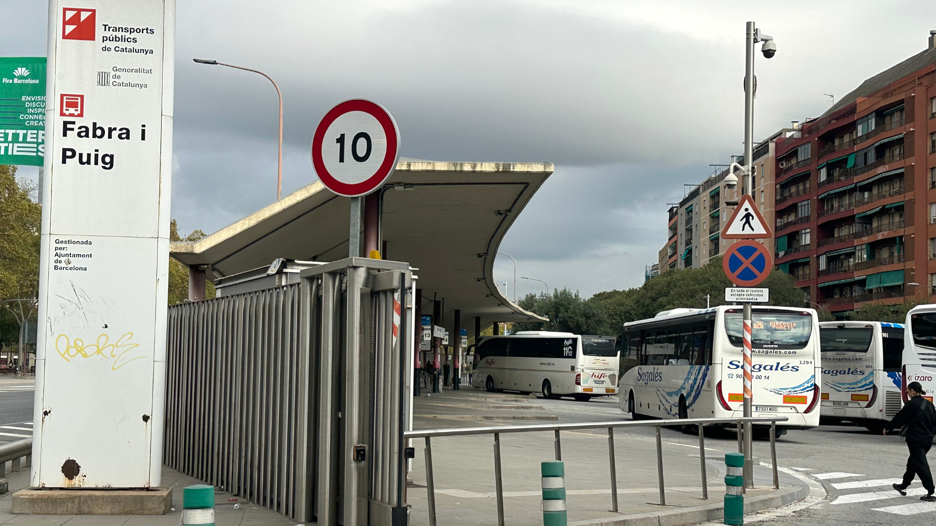 L'estació de busos de Fabra i Puig, punt de sortida i arribada del pla alternatiu de Rodalies per carretera | Albert Hernàndez (ACN)