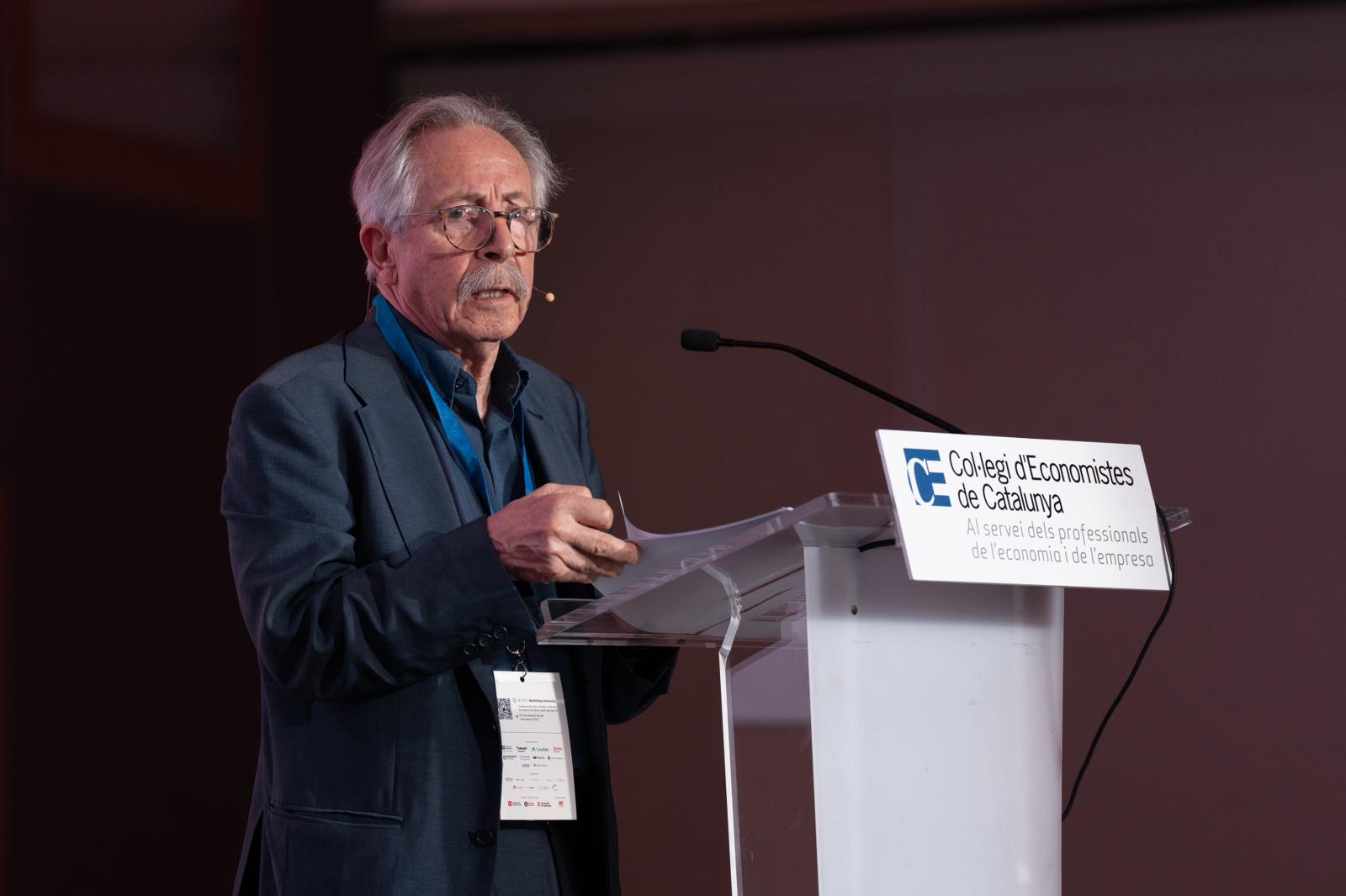 El catedràtic emèrit de la UAB Josep Oliver ha inaugurat la 30a Jornada dels Economistes | Joan Mateu Parra (Col·legi d’Economistes)