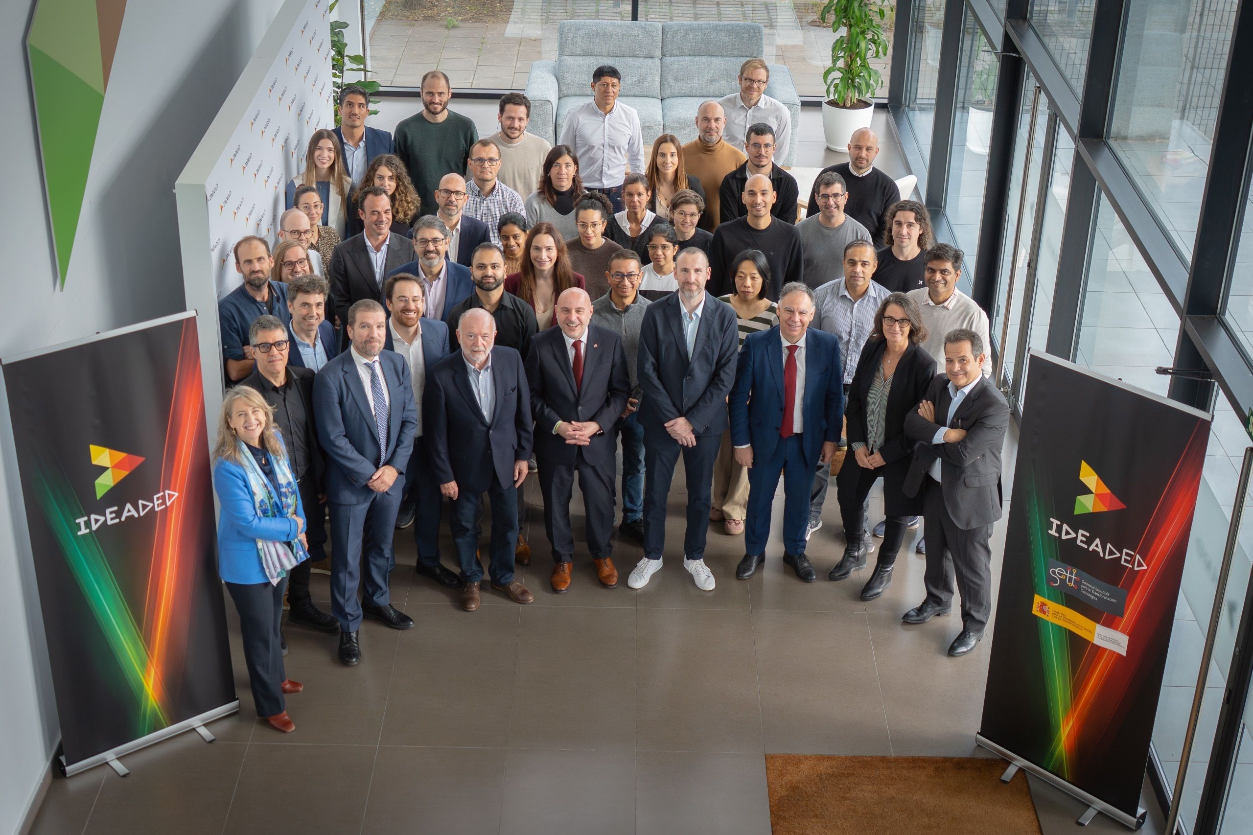 L'equip d'Ideaded, durant l'acte d'oficialització de la inversió per part del govern espanyol | SETT