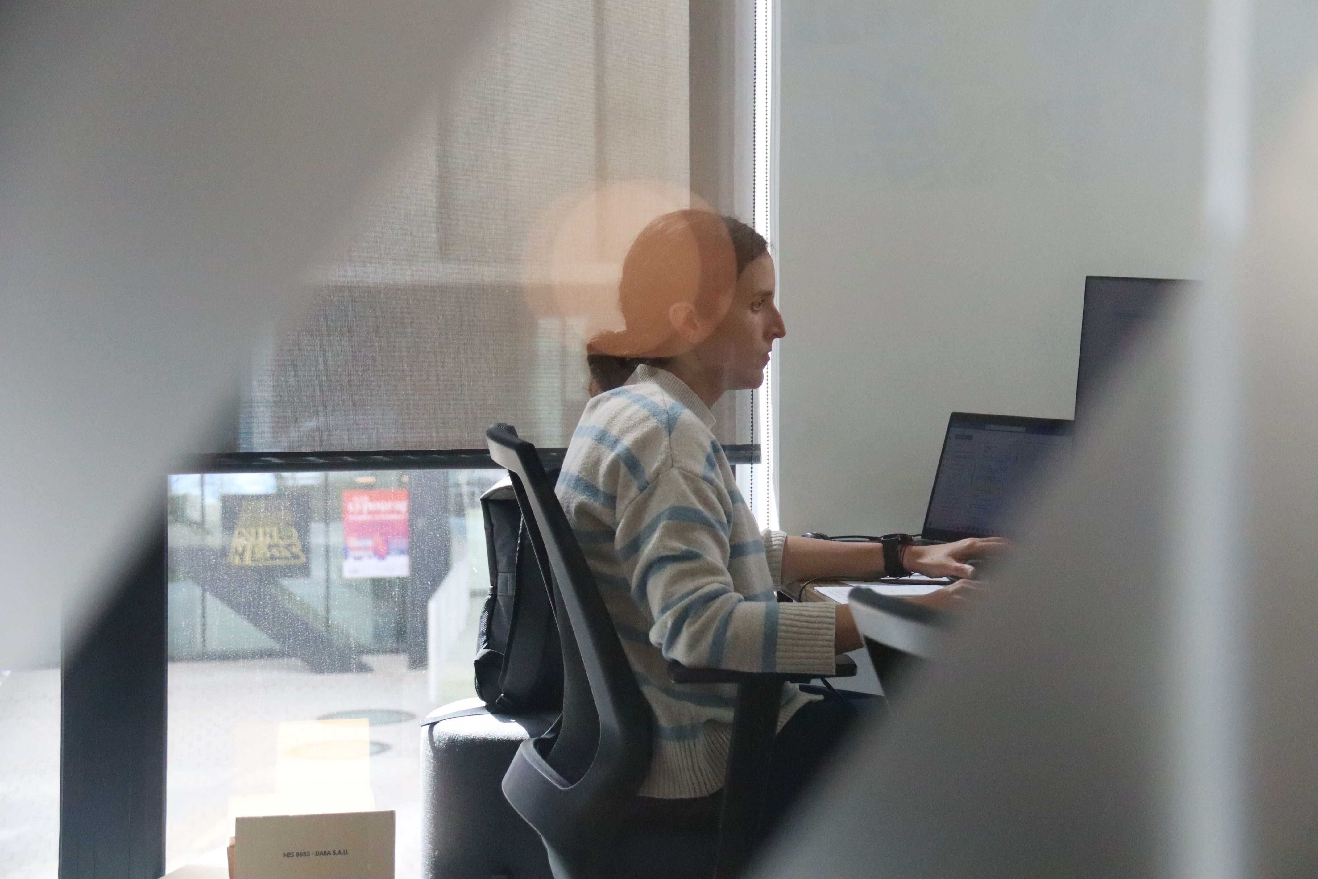 Una treballadora a un 'coworking' de Wojo a Barcelona | Aina Martí (ACN)